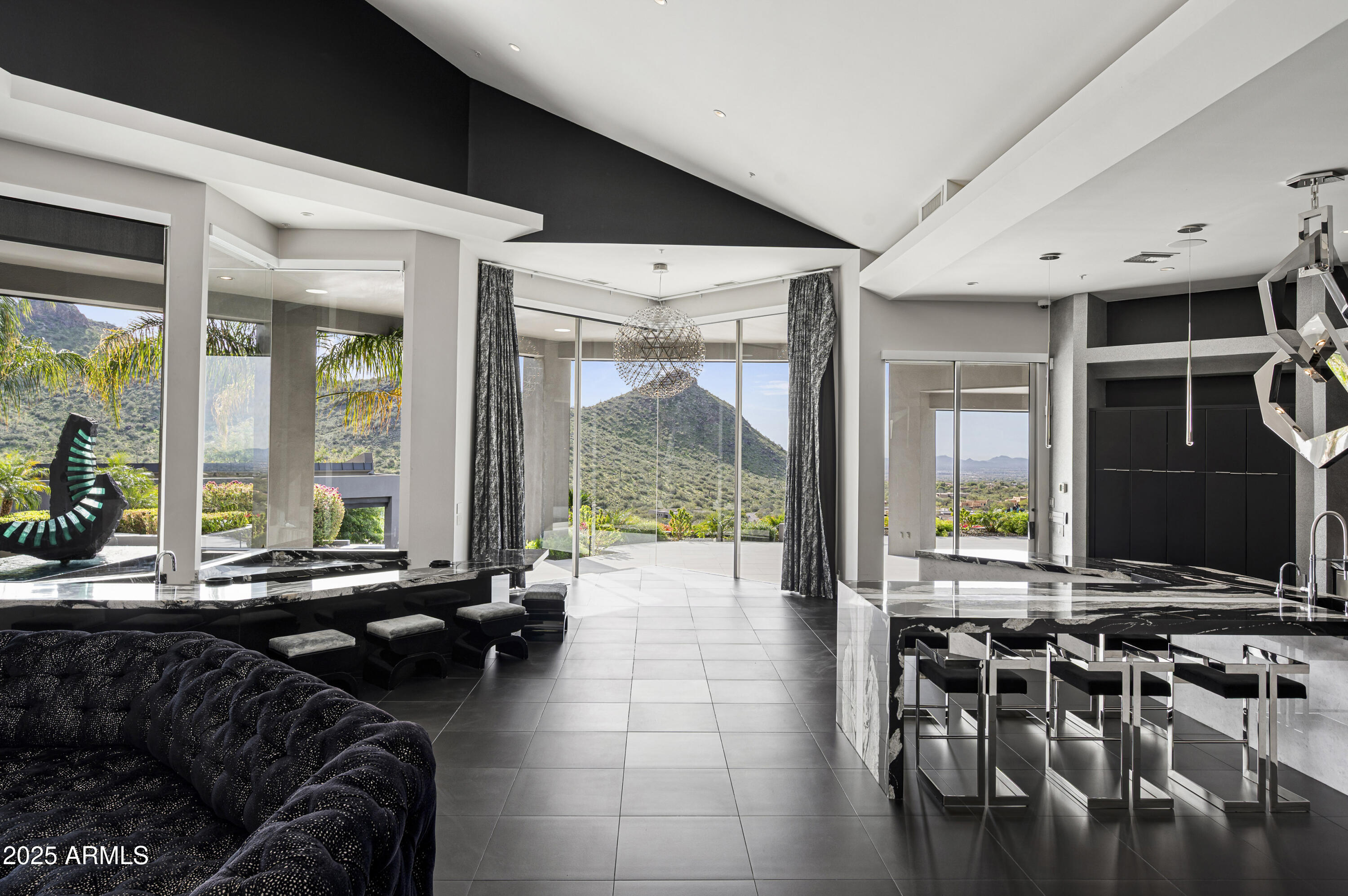 10324 E CALLE DE LAS BRISAS