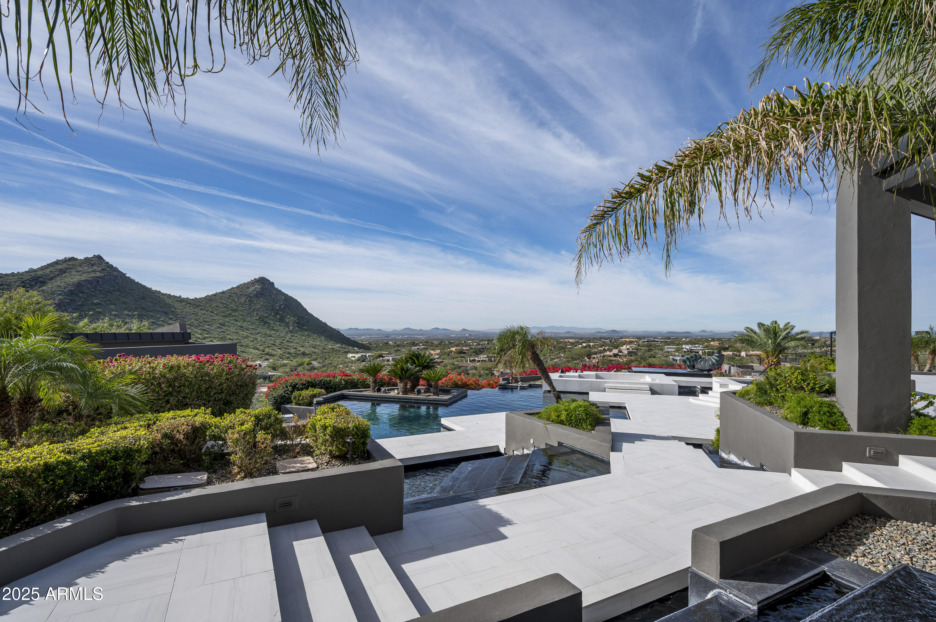 10324 E CALLE DE LAS BRISAS