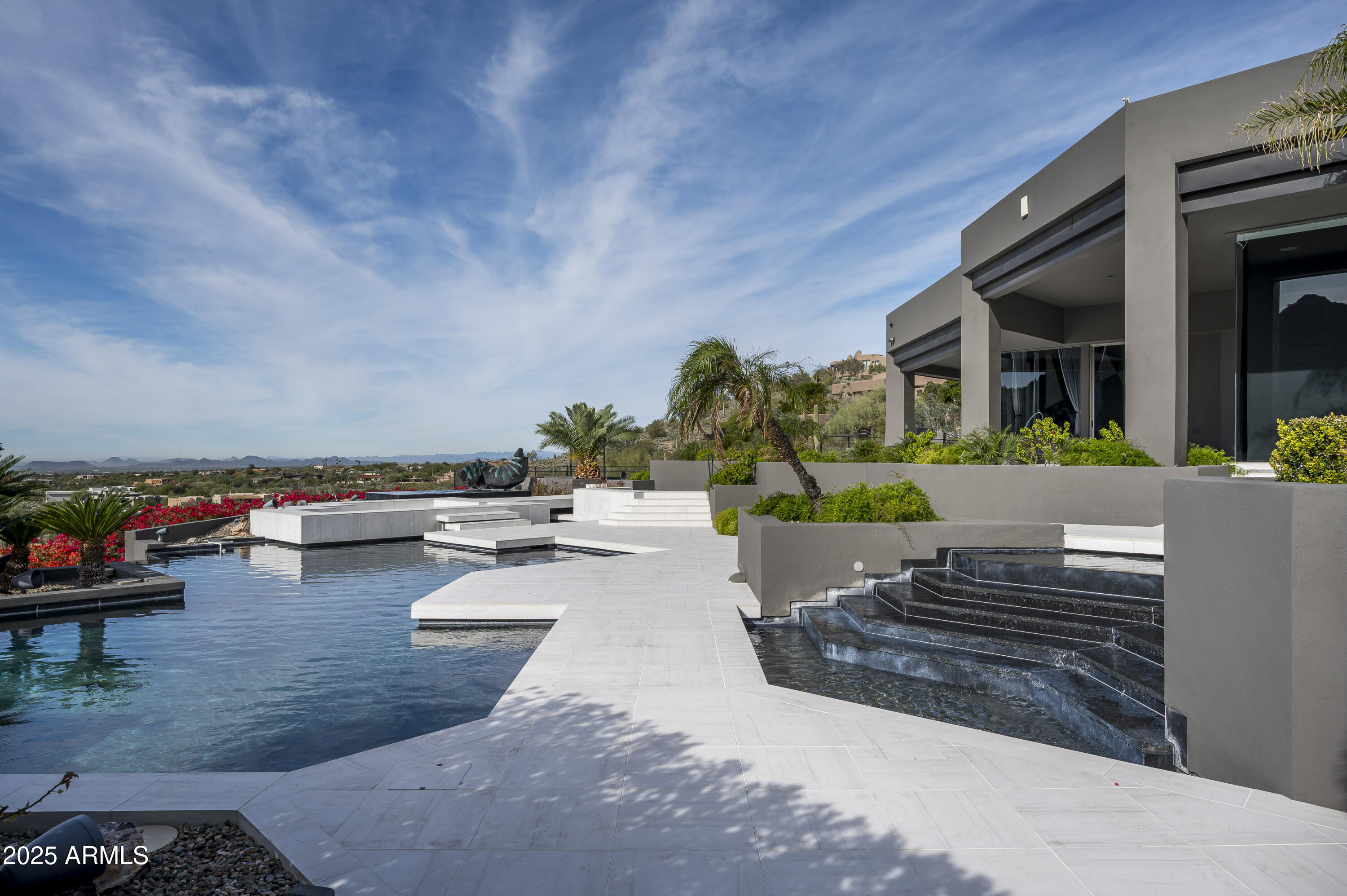 10324 E CALLE DE LAS BRISAS