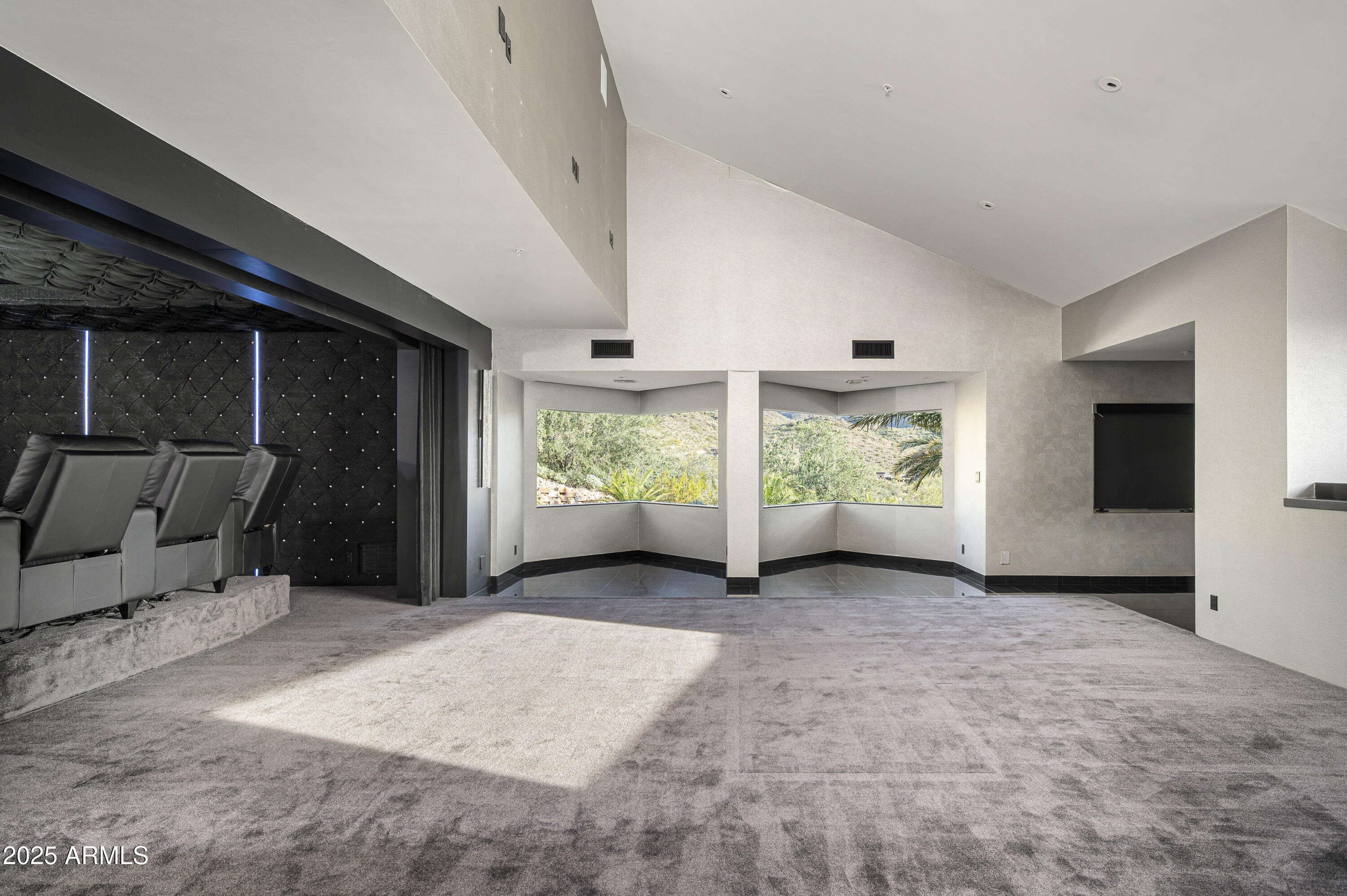 10324 E CALLE DE LAS BRISAS