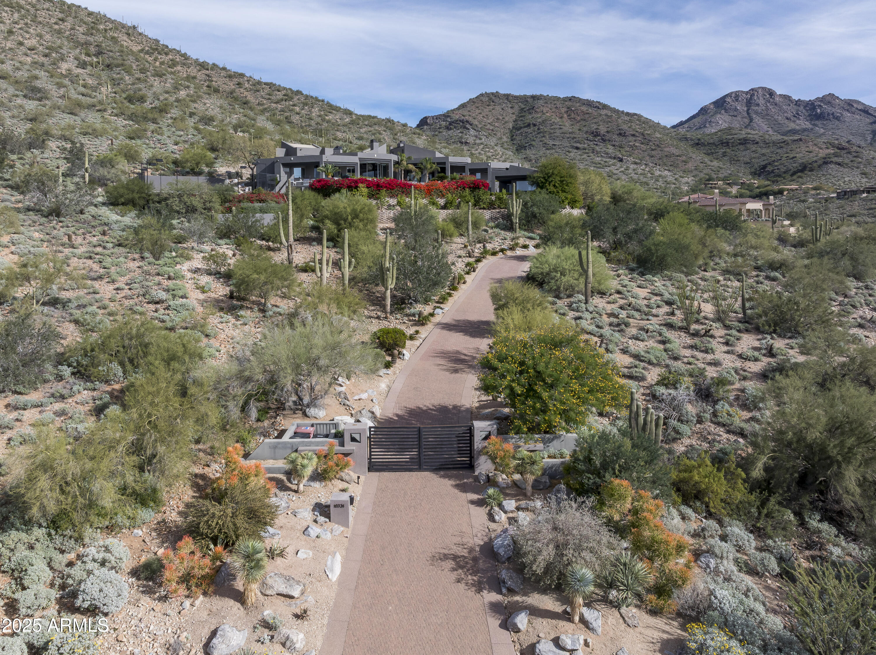 10324 E CALLE DE LAS BRISAS