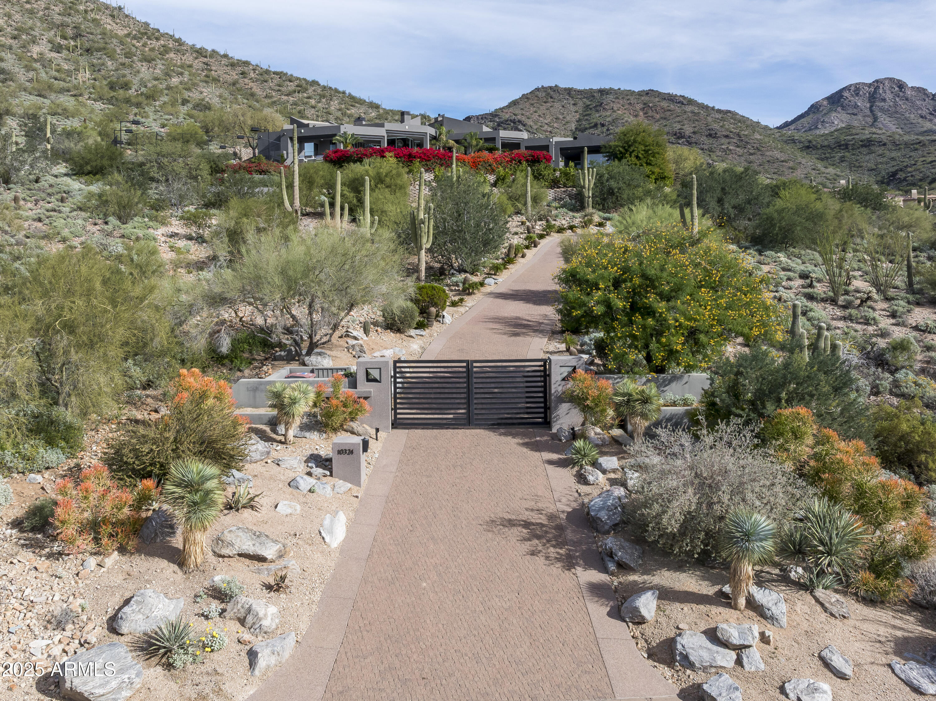 10324 E CALLE DE LAS BRISAS