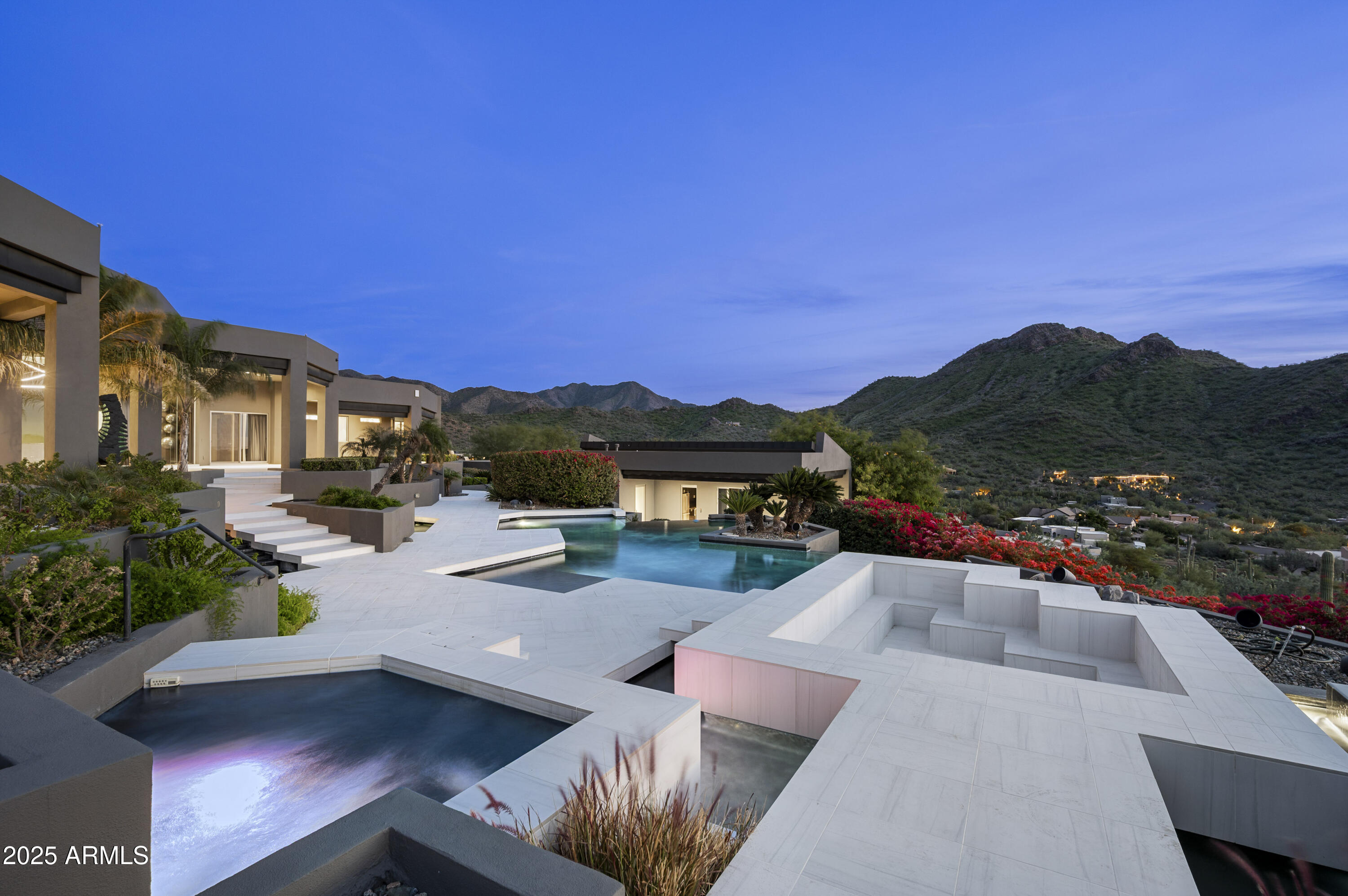 10324 E CALLE DE LAS BRISAS