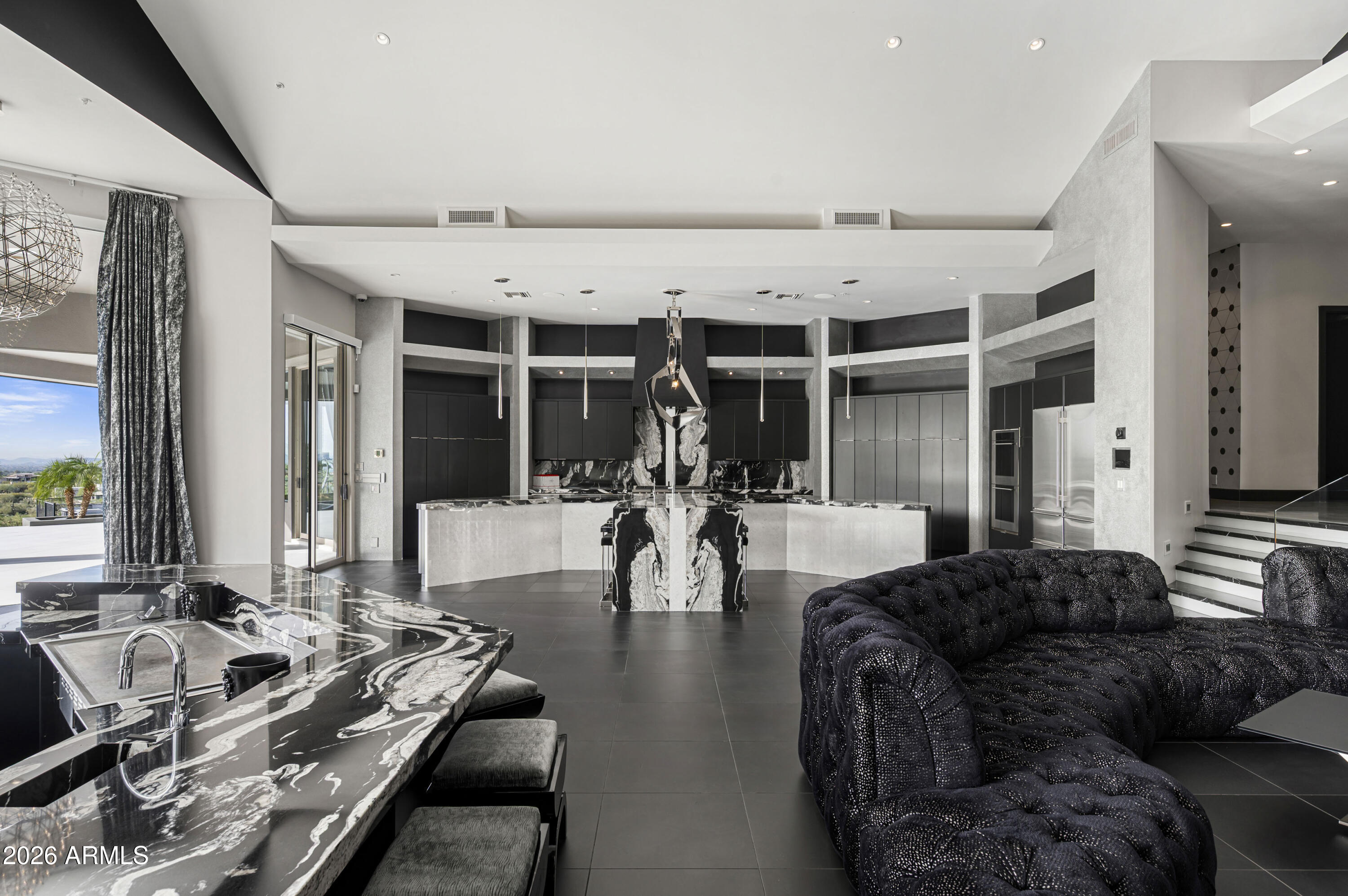 10324 E CALLE DE LAS BRISAS