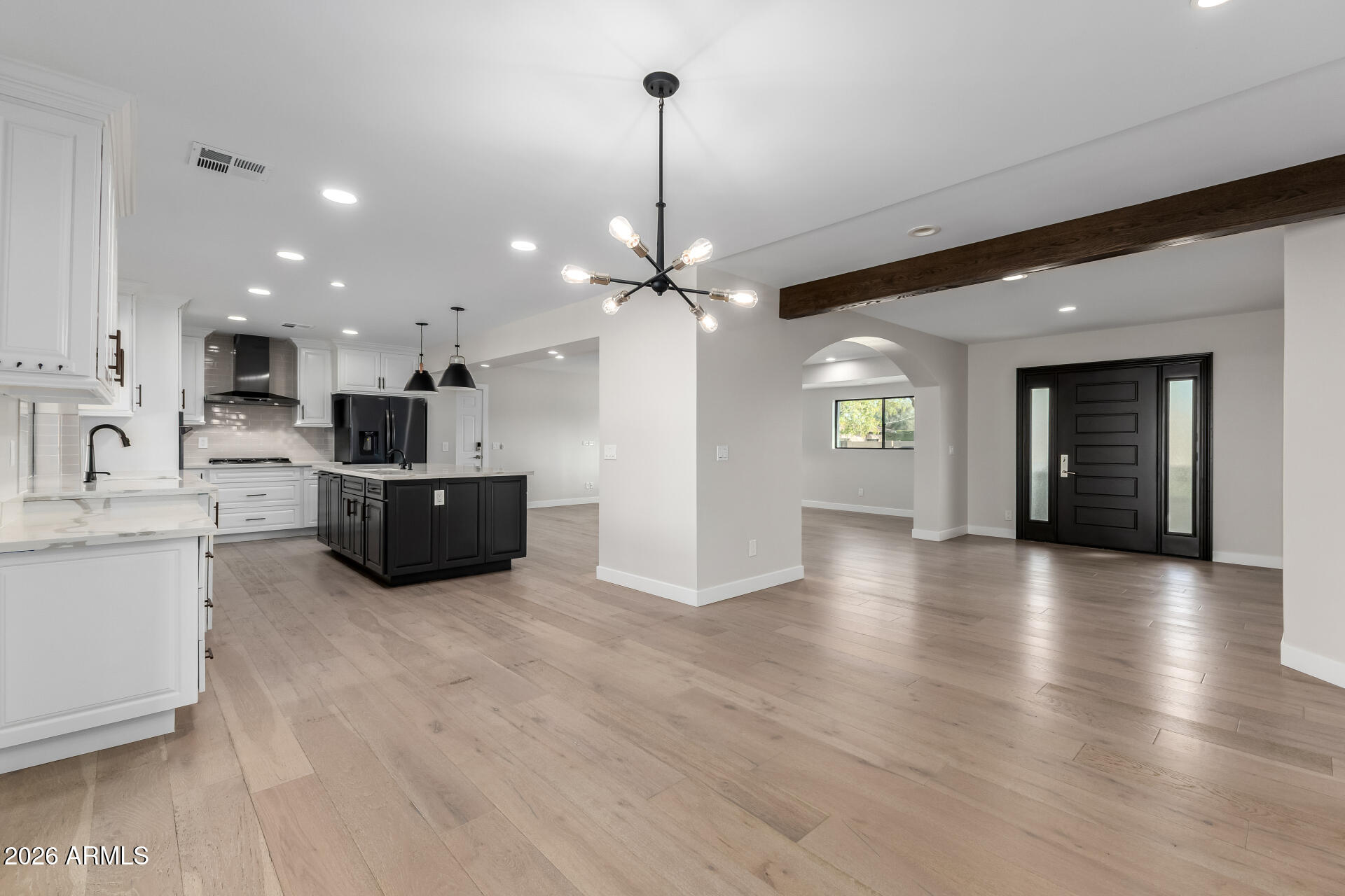 3318 E MONTECITO Avenue