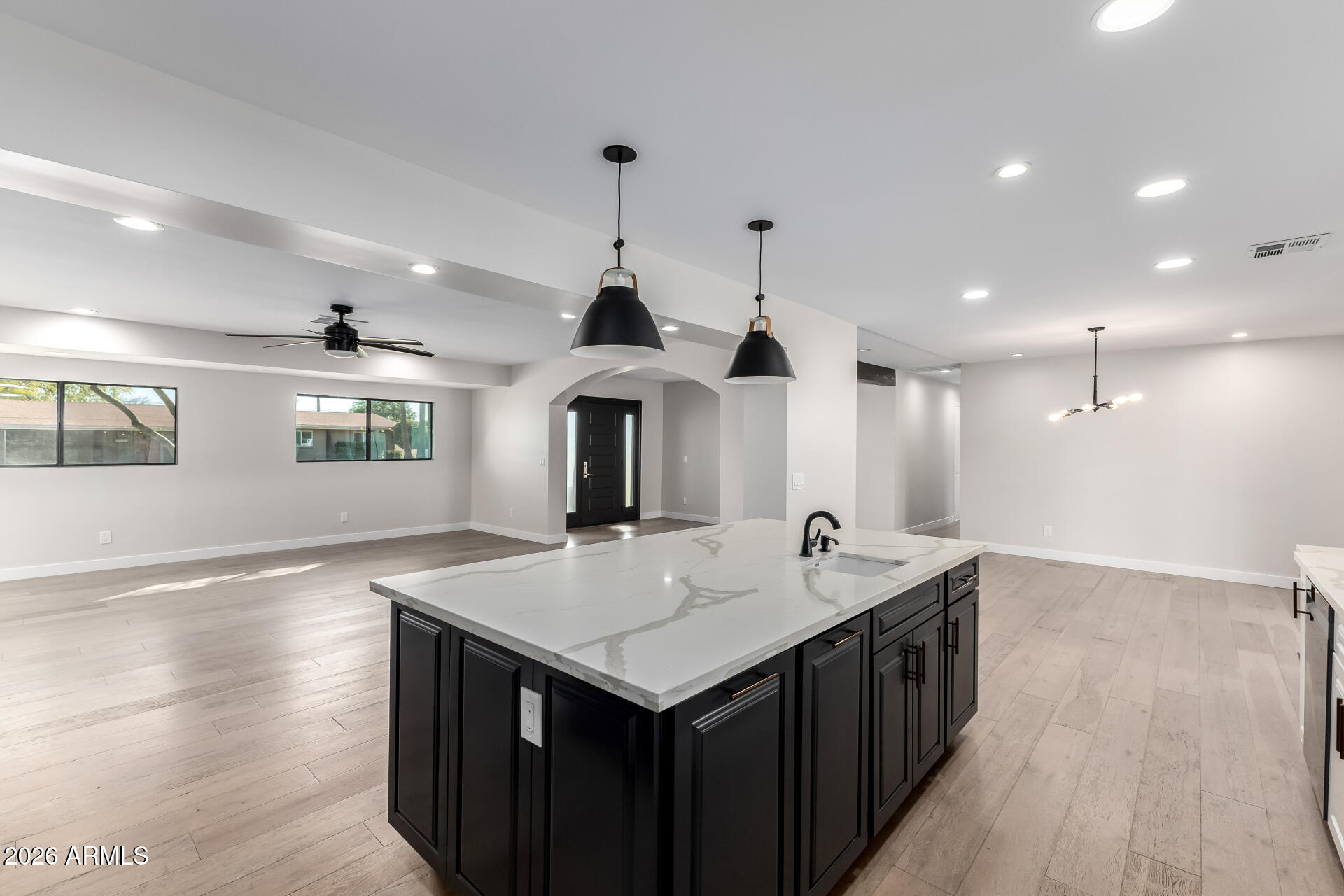 3318 E MONTECITO Avenue