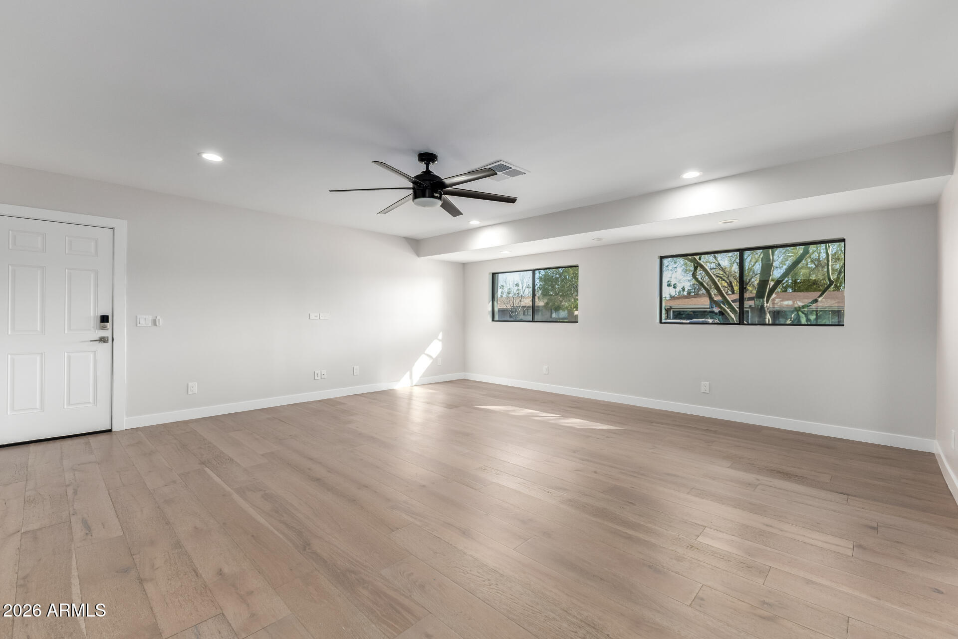 3318 E MONTECITO Avenue