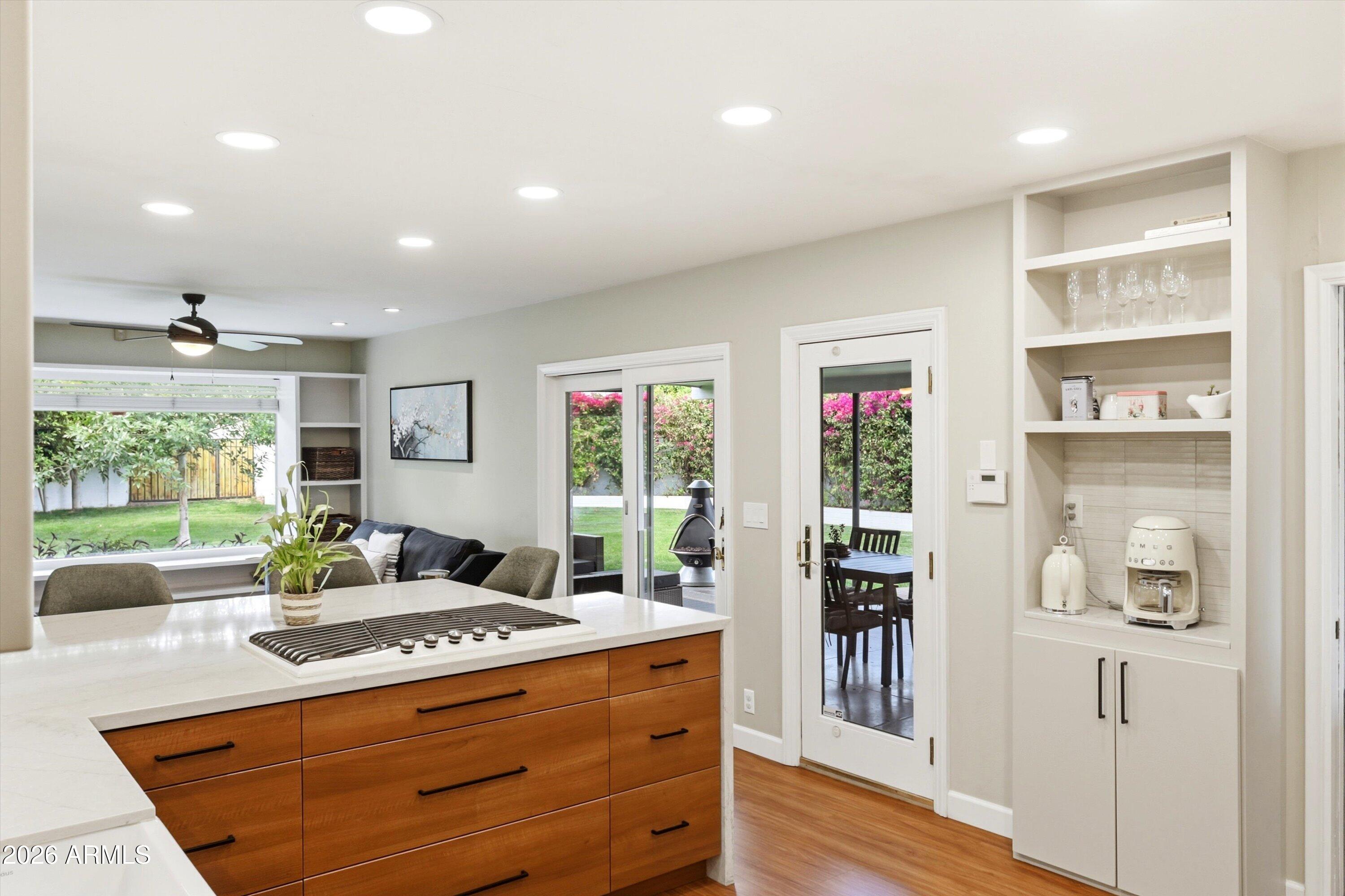 7528 N 6TH Place