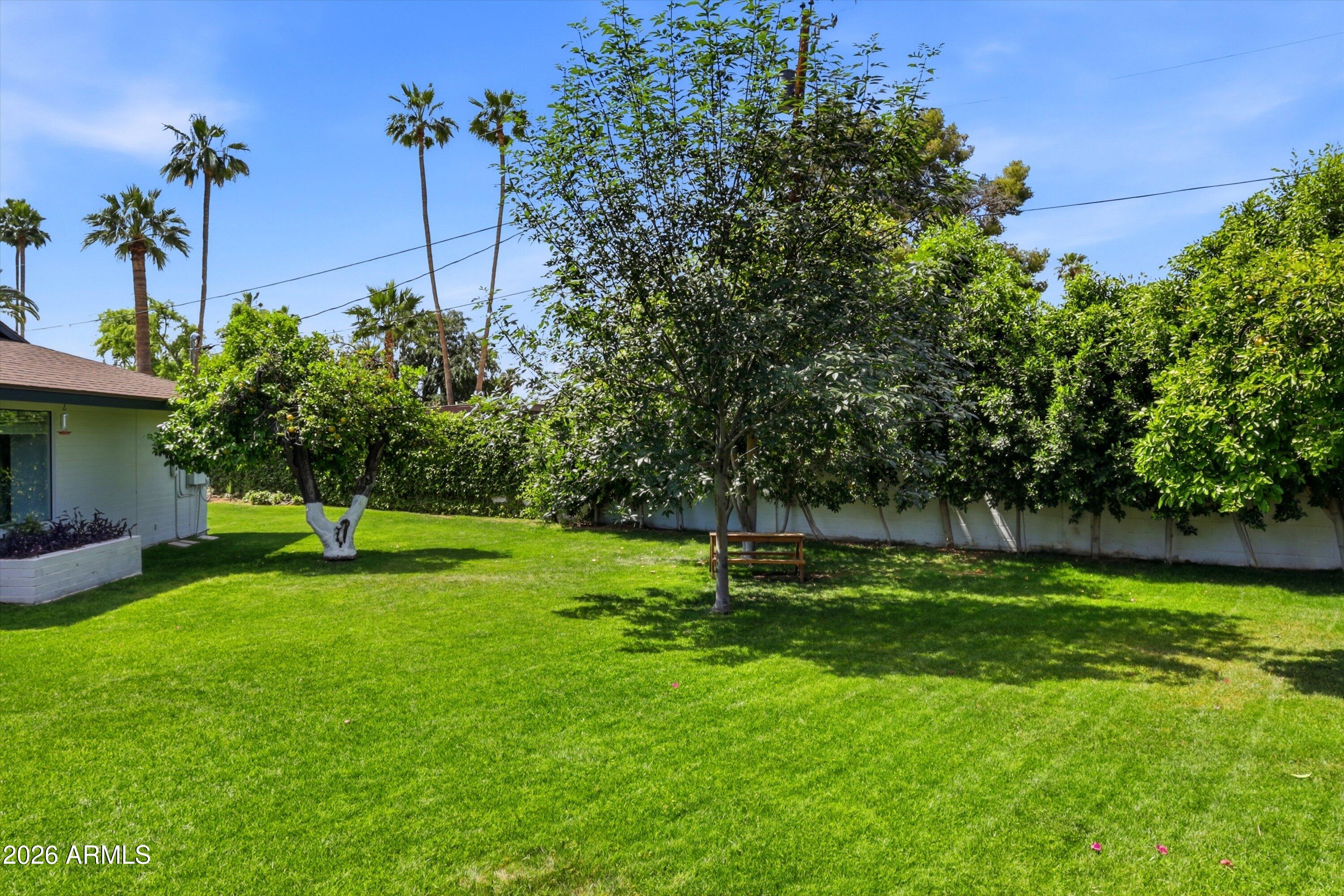 7528 N 6TH Place