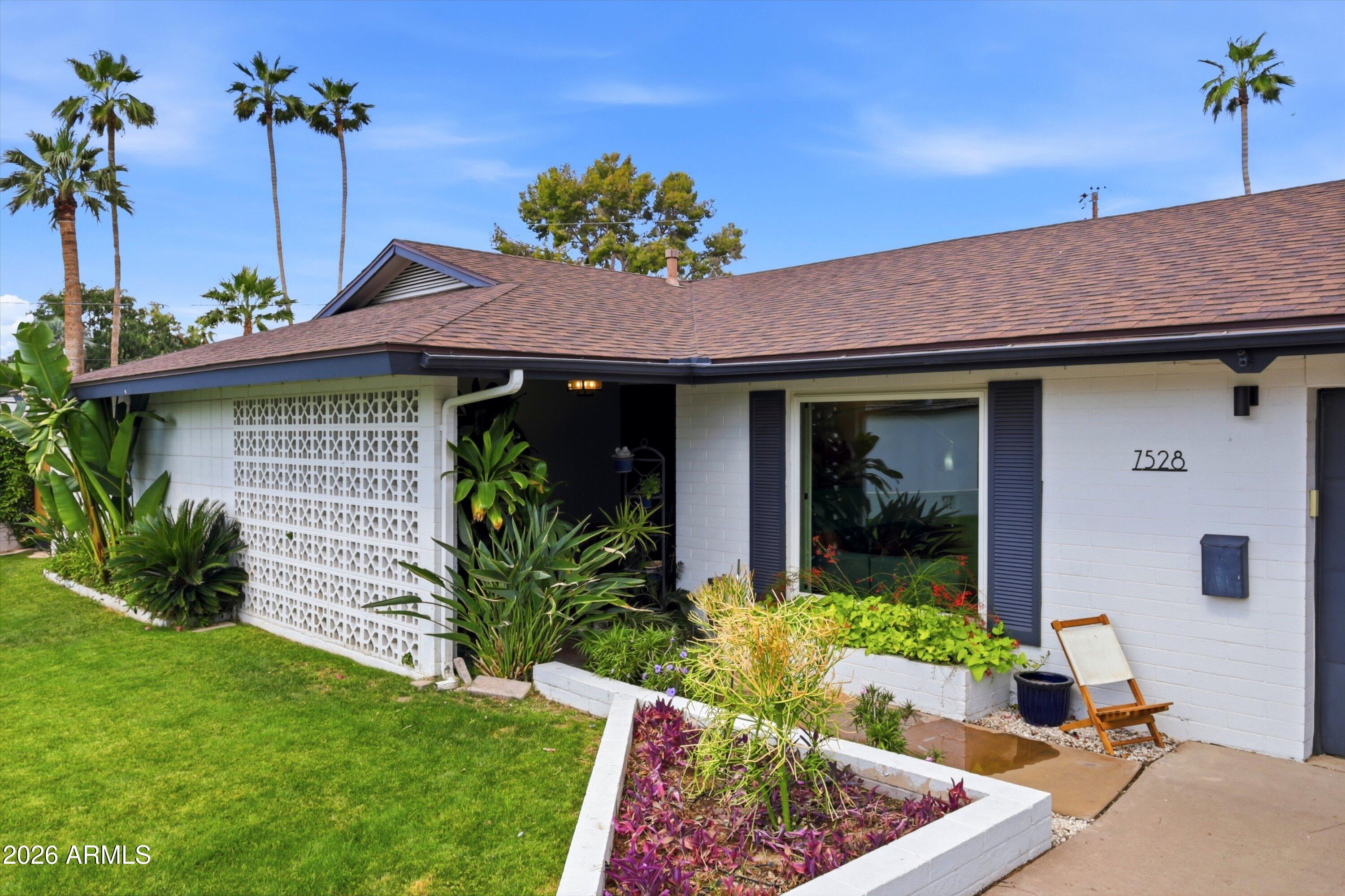 7528 N 6TH Place