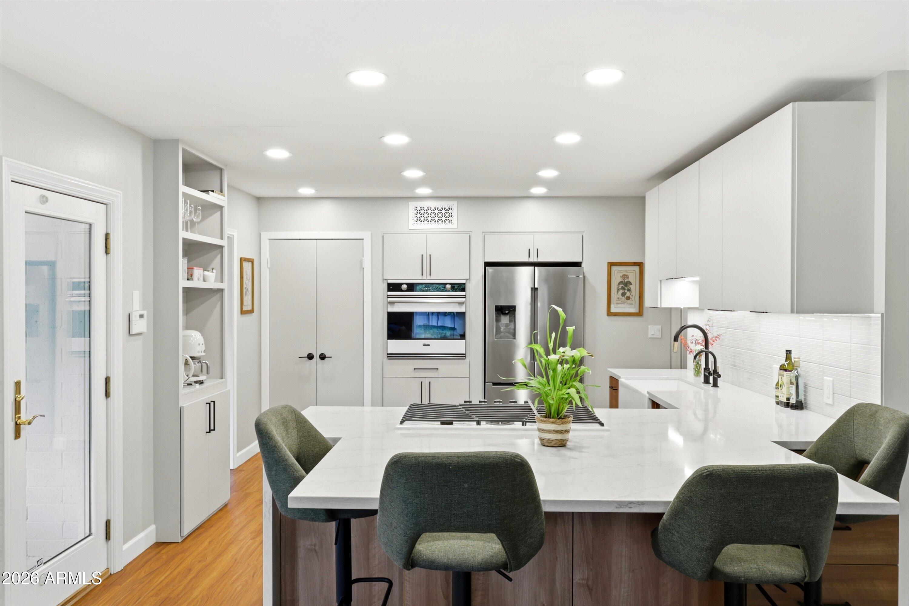 7528 N 6TH Place