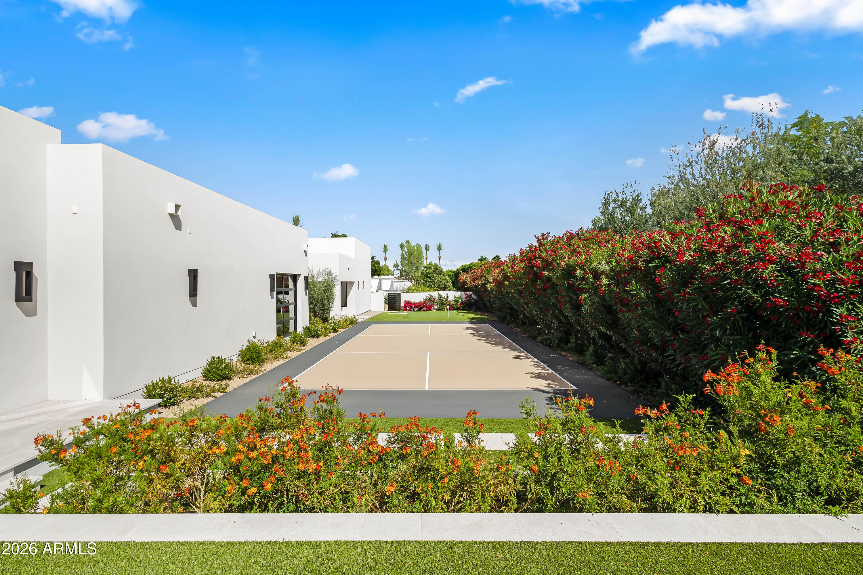 6601 E SAN MIGUEL Avenue