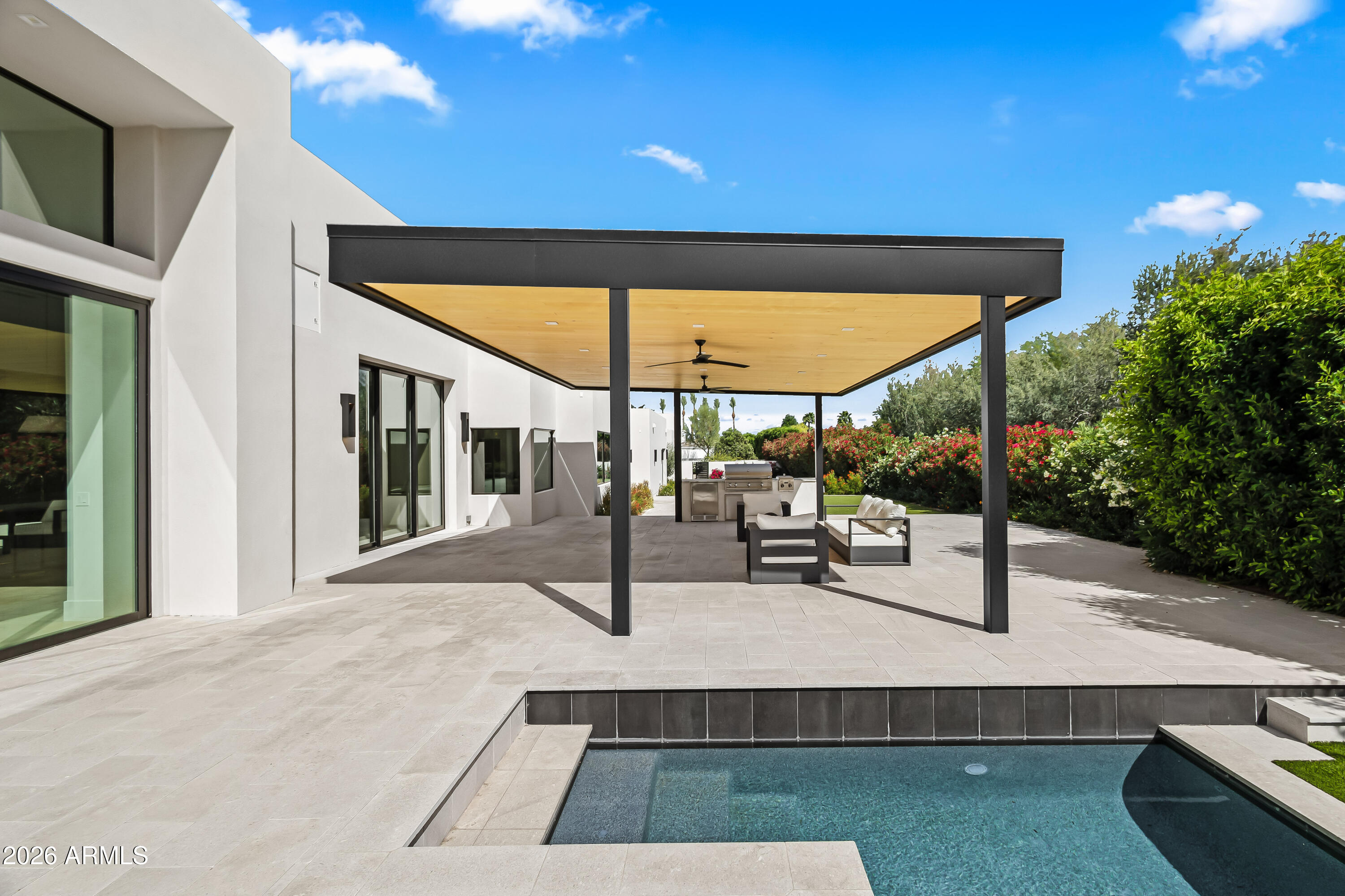 6601 E SAN MIGUEL Avenue