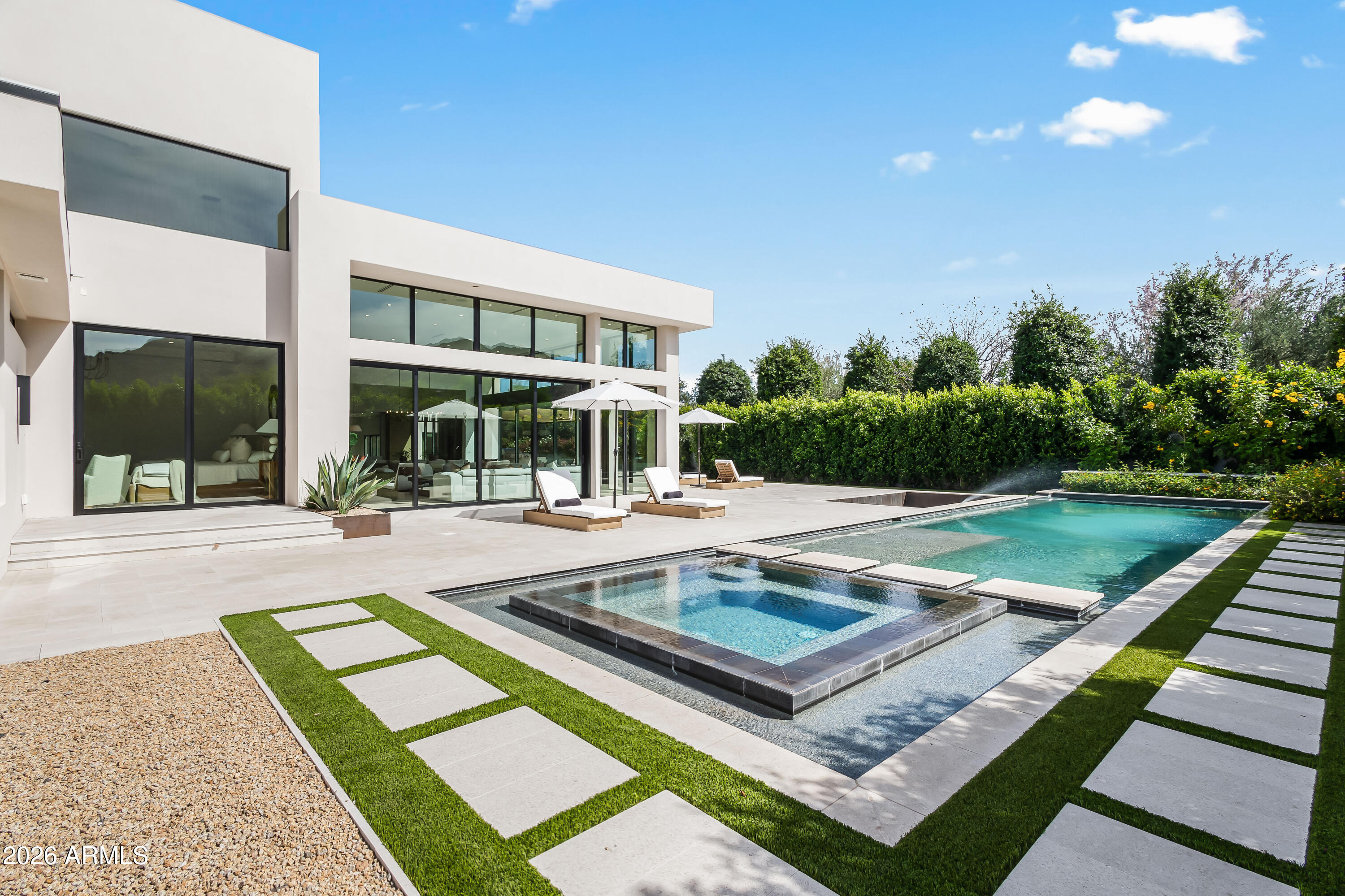 6601 E SAN MIGUEL Avenue