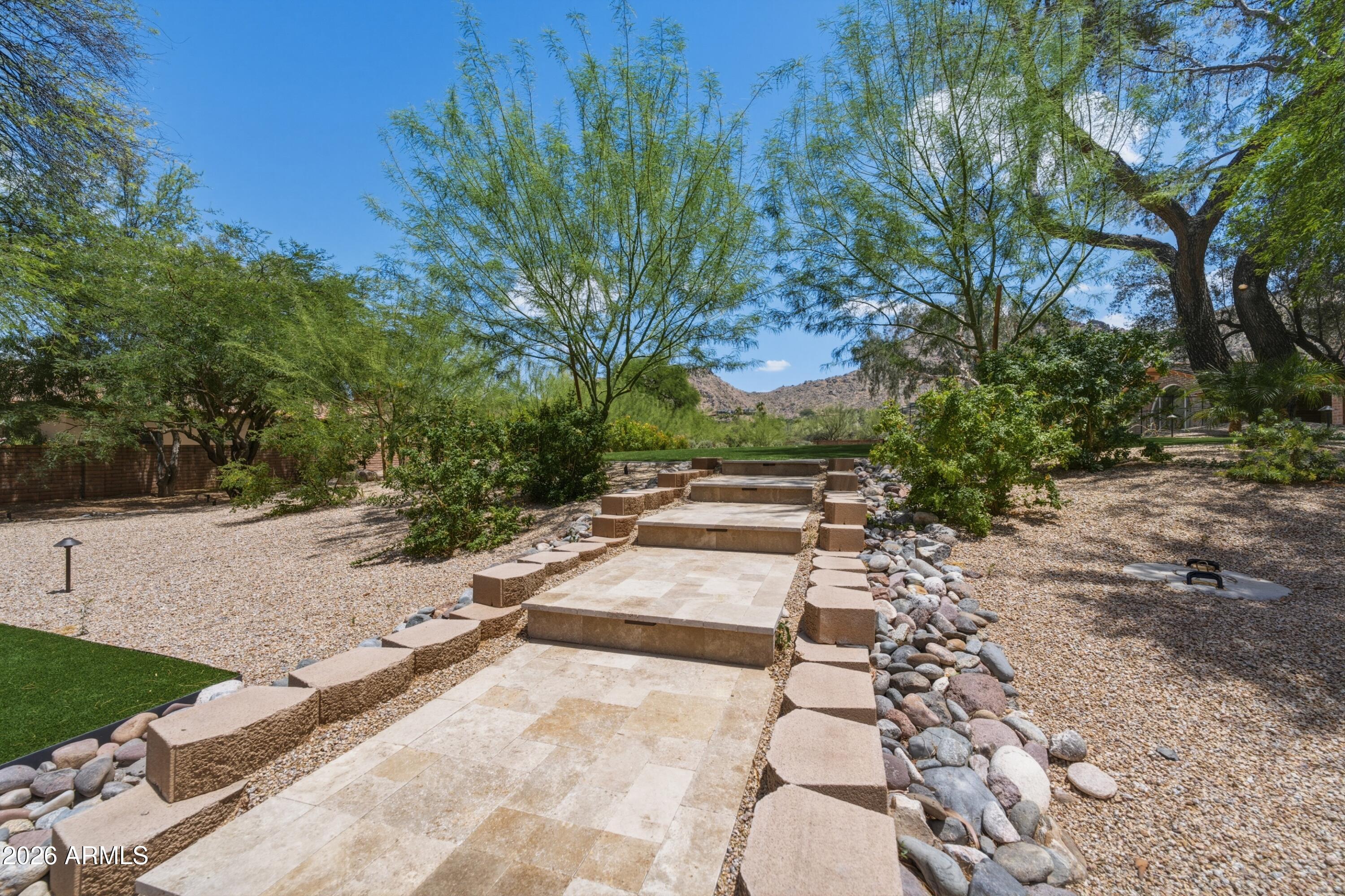 5136 E ROADRUNNER Road