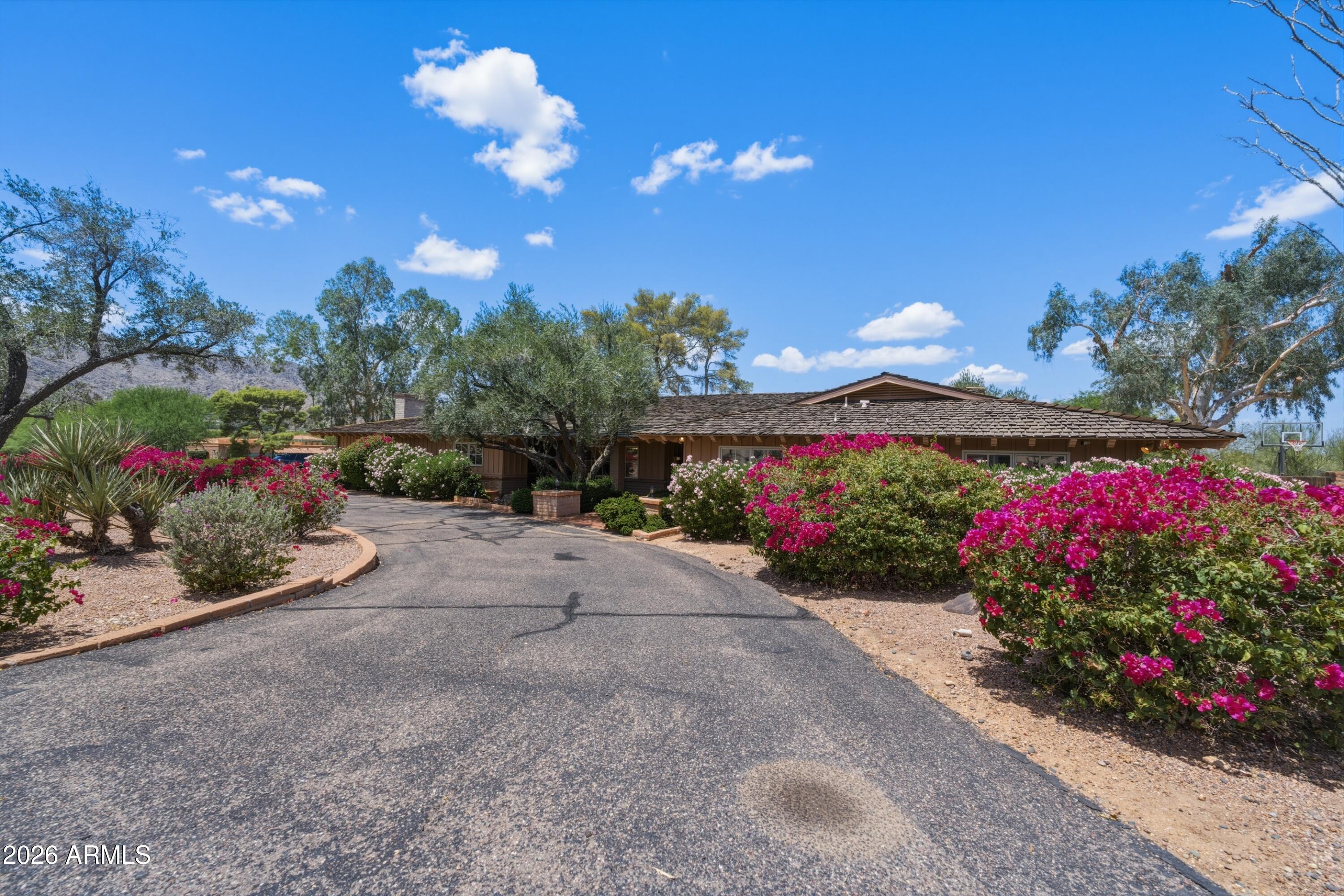 5136 E ROADRUNNER Road