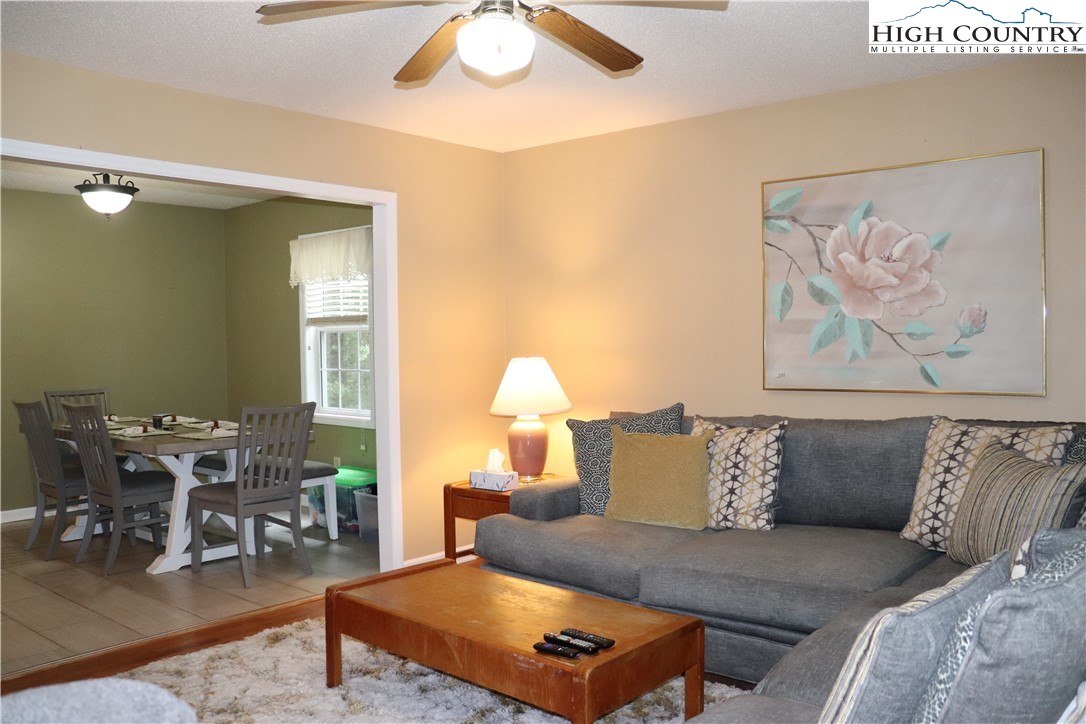 2832 Laurel Lane