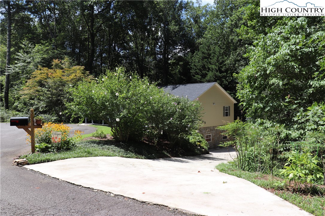2832 Laurel Lane