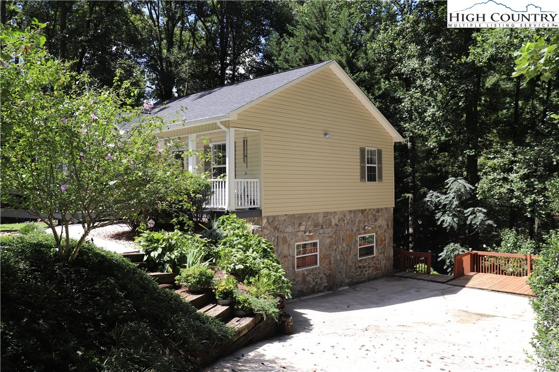 2832 Laurel Lane
