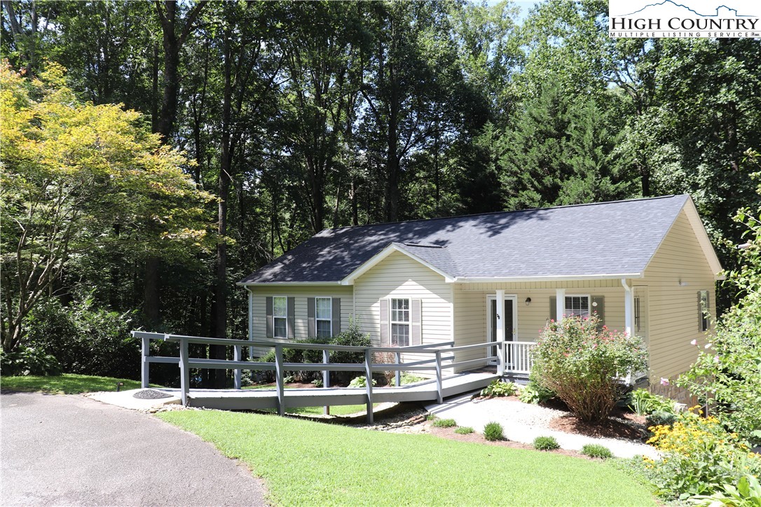 2832 Laurel Lane
