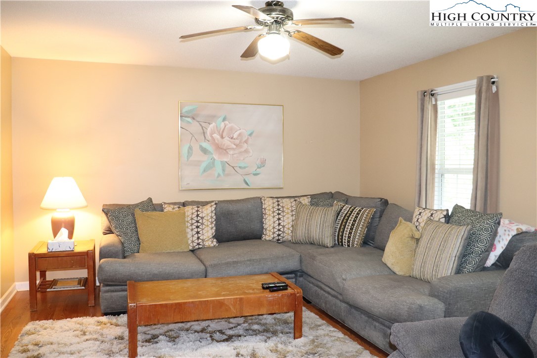 2832 Laurel Lane