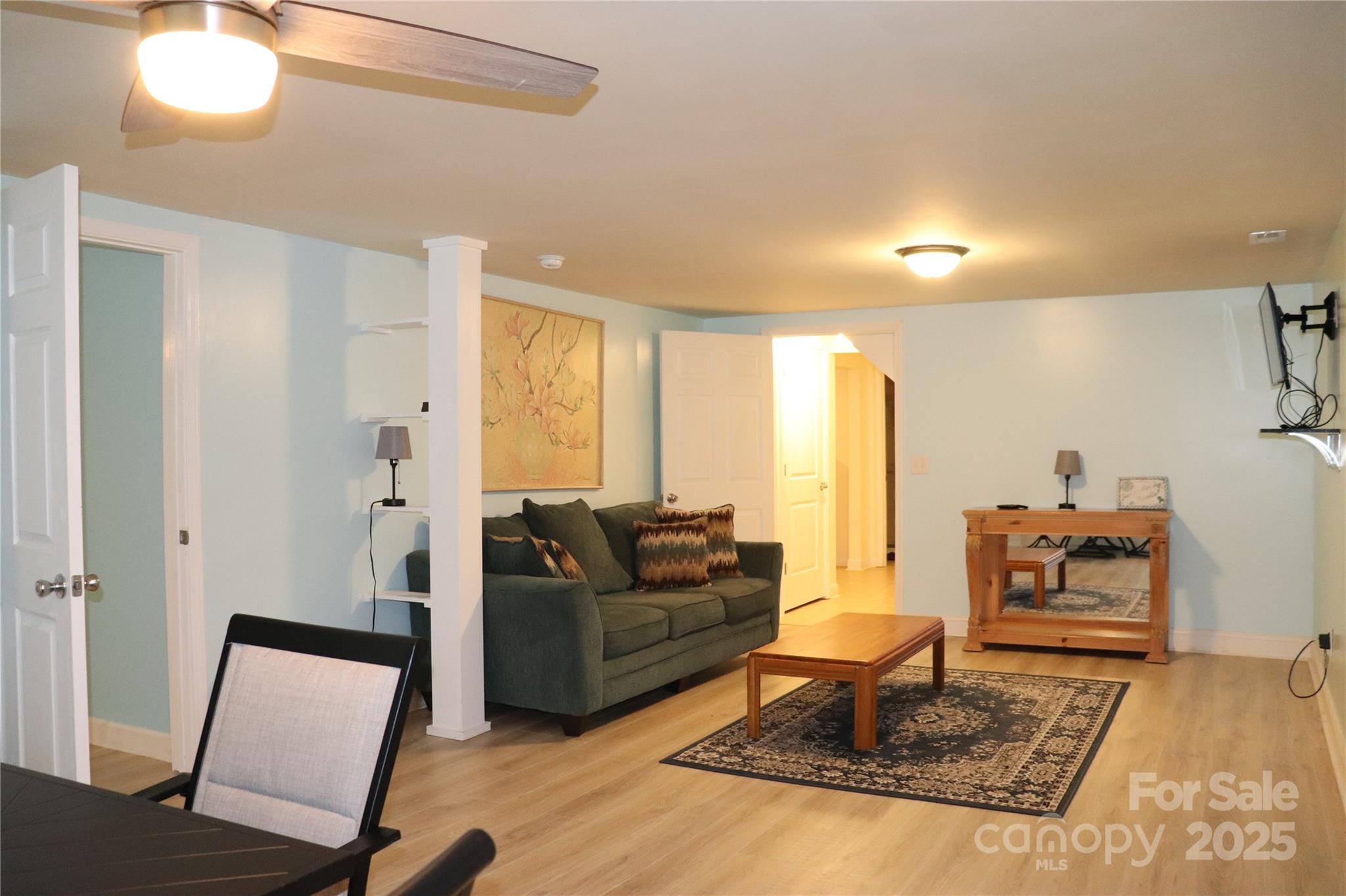 2832 Laurel Lane