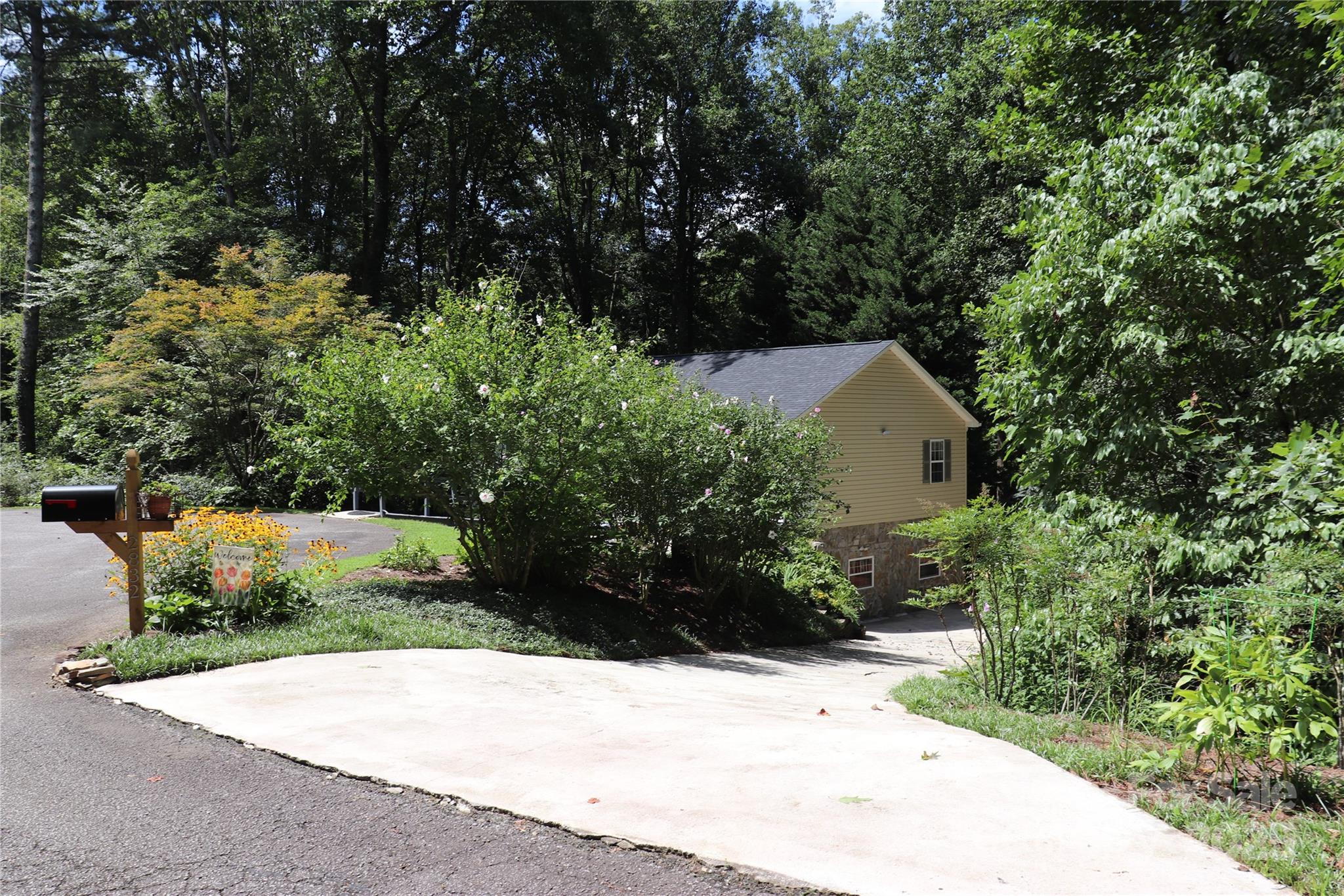 2832 Laurel Lane