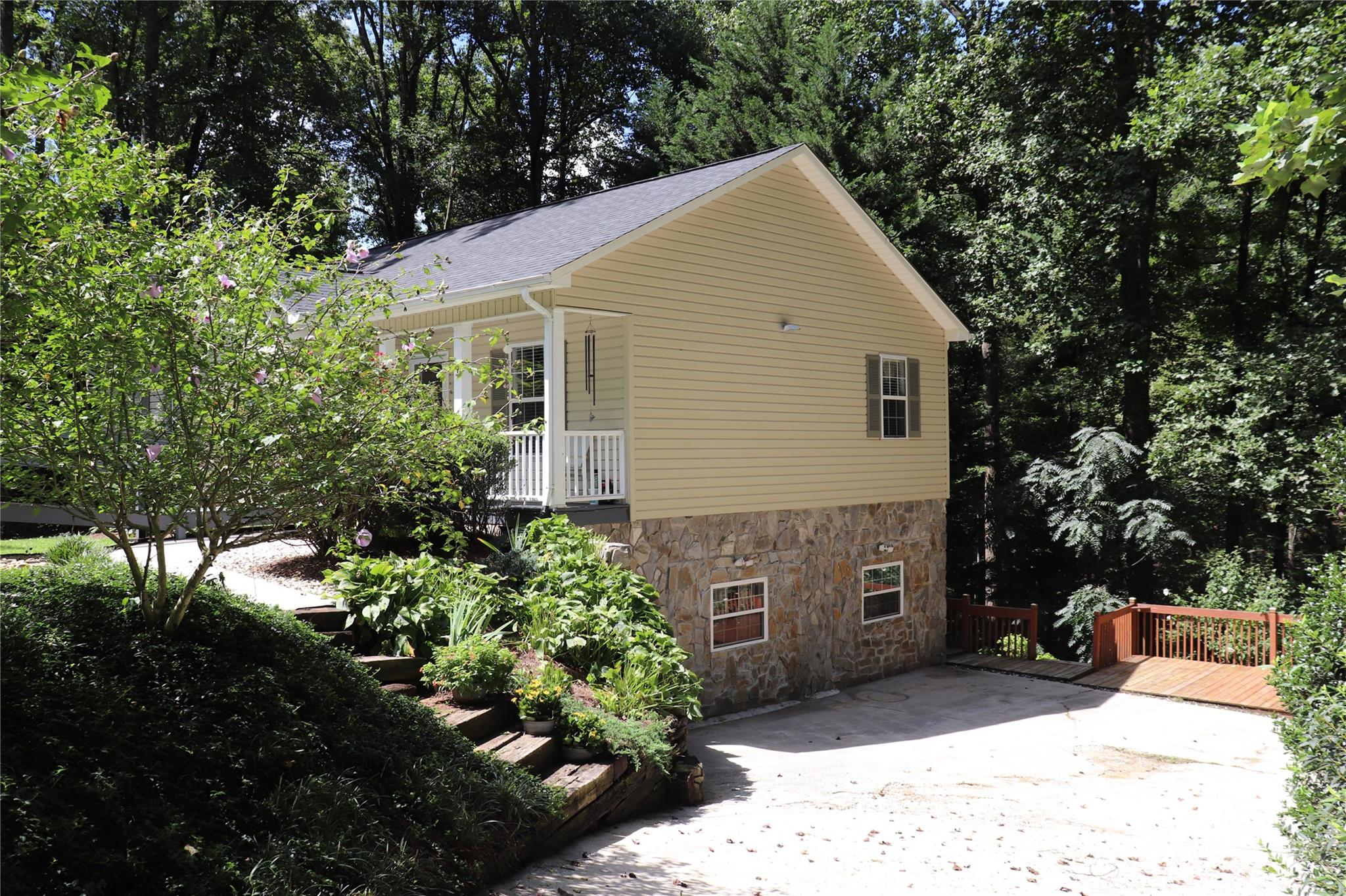 2832 Laurel Lane