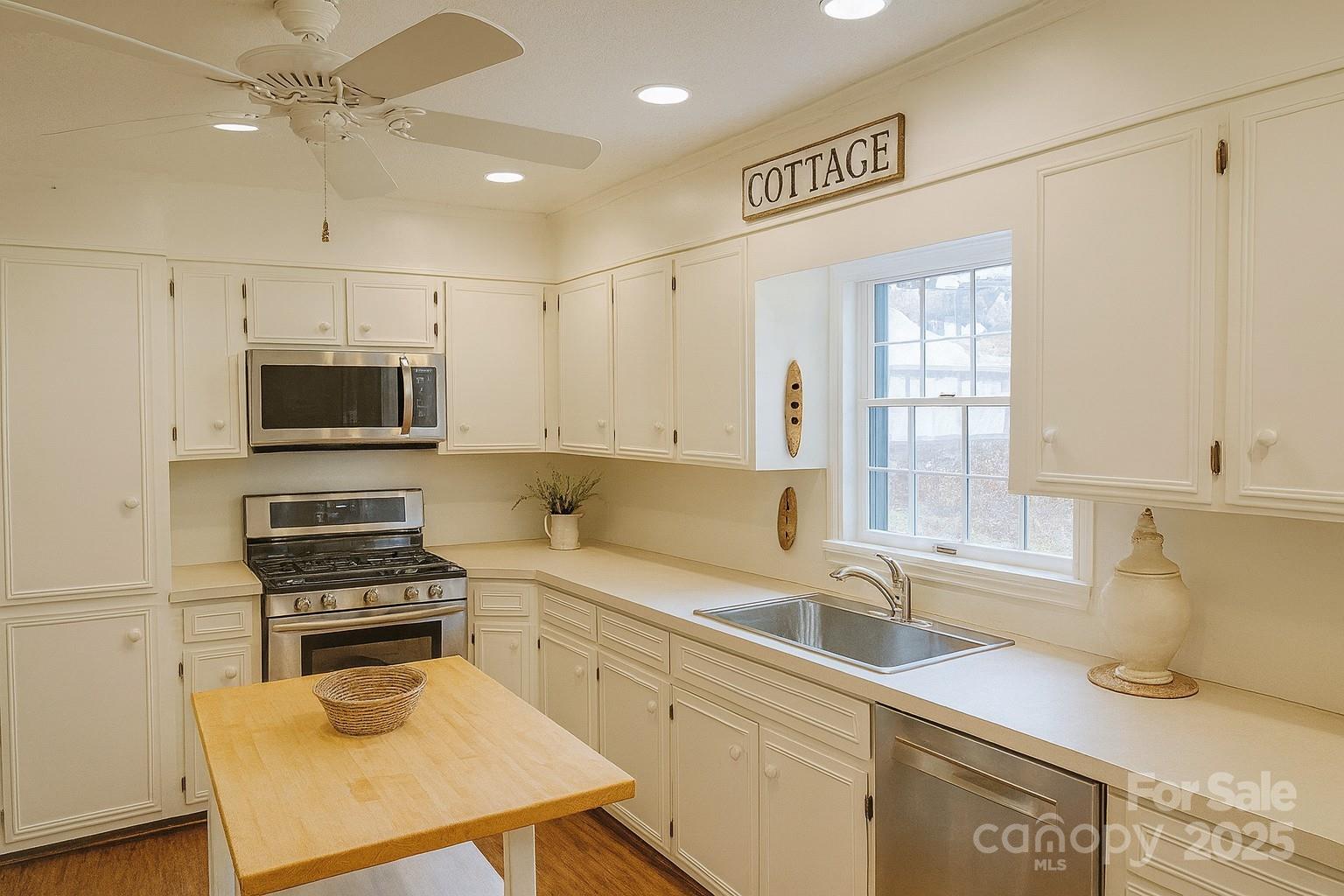 1108 Hibriten Drive SE