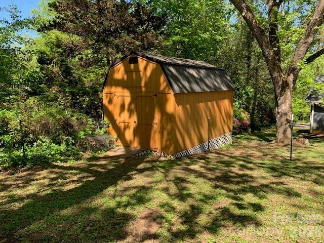 811 Hilton Street NE