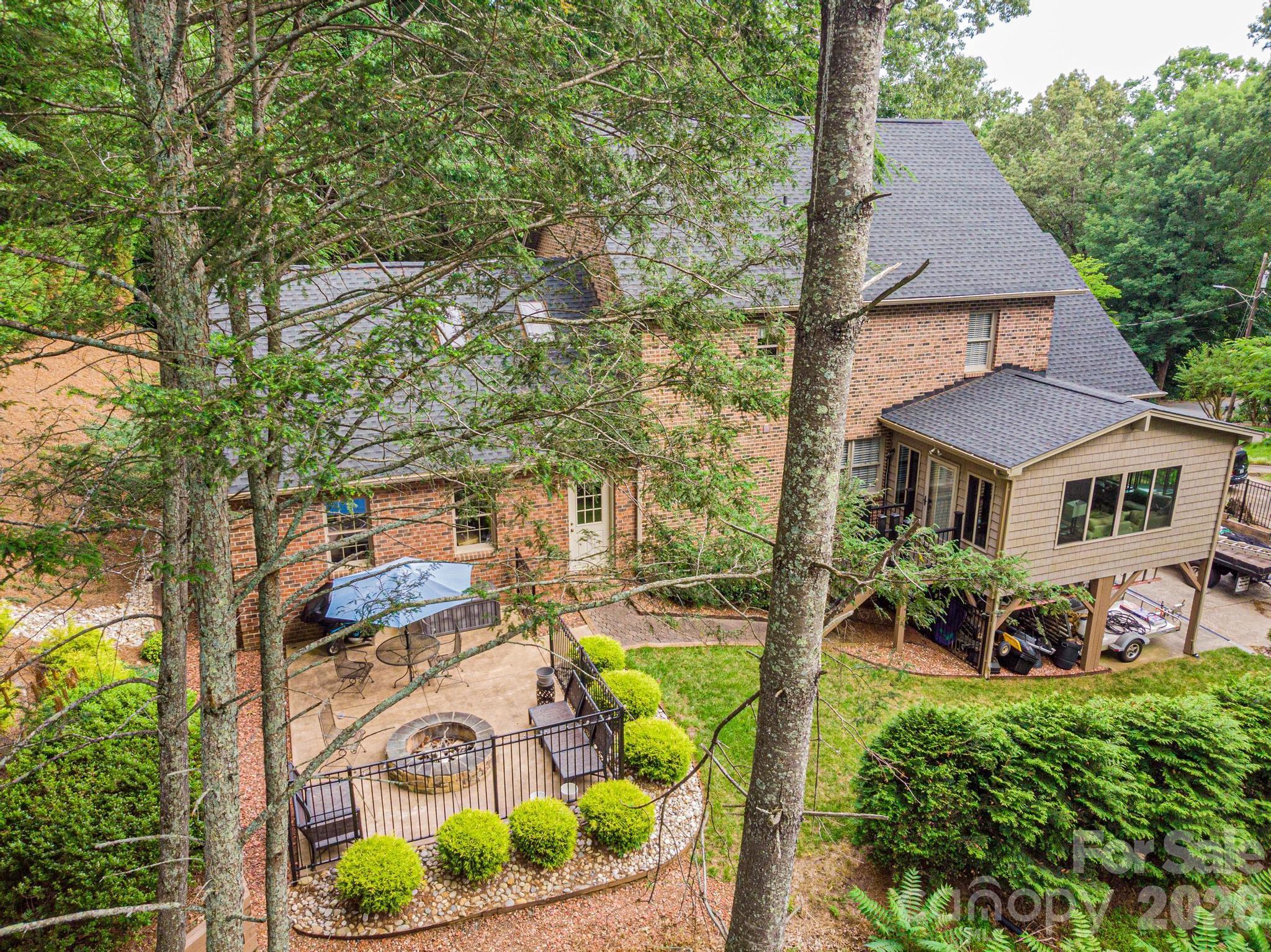 236 Robinwood Circle NE