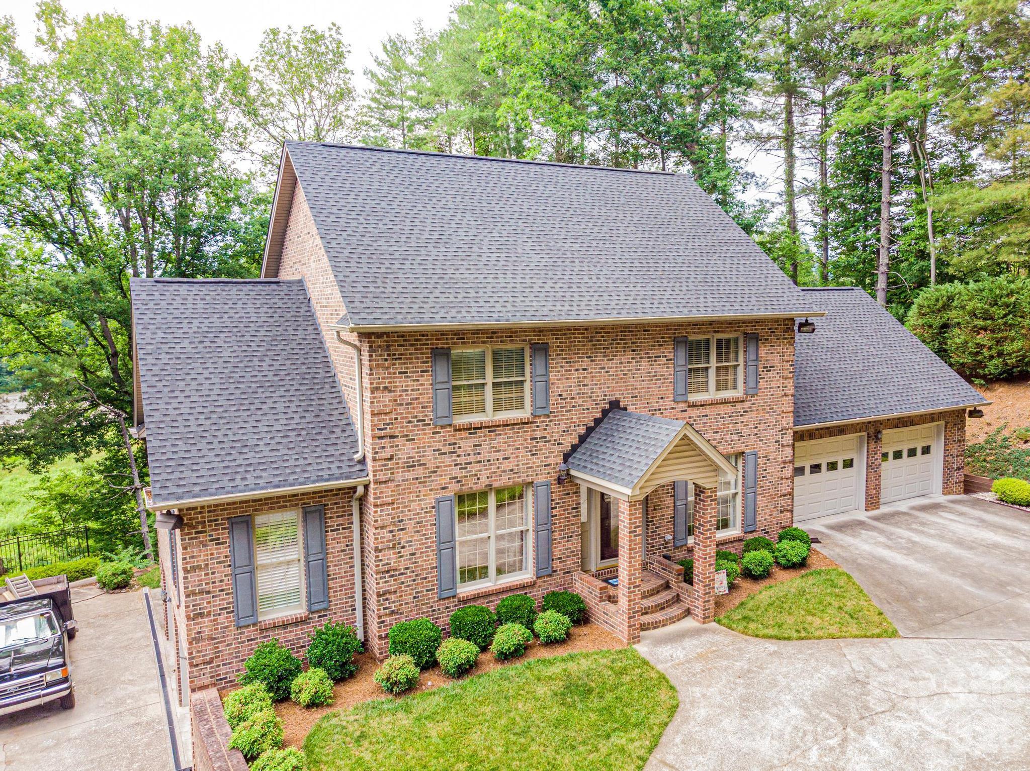 236 Robinwood Circle NE