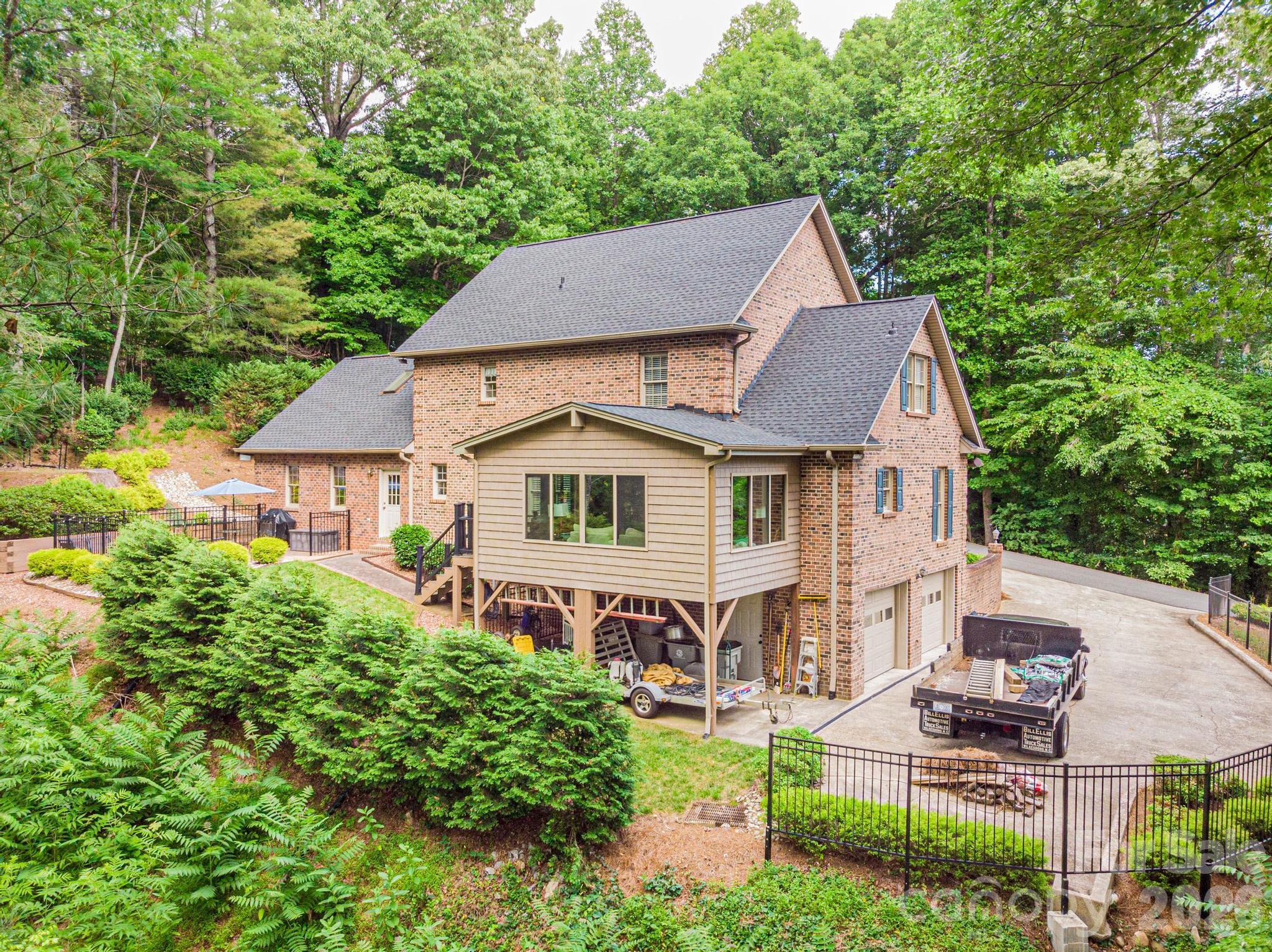 236 Robinwood Circle NE