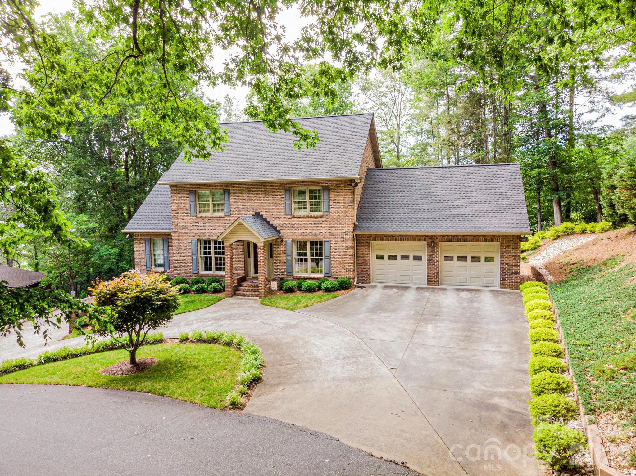 236 Robinwood Circle NE