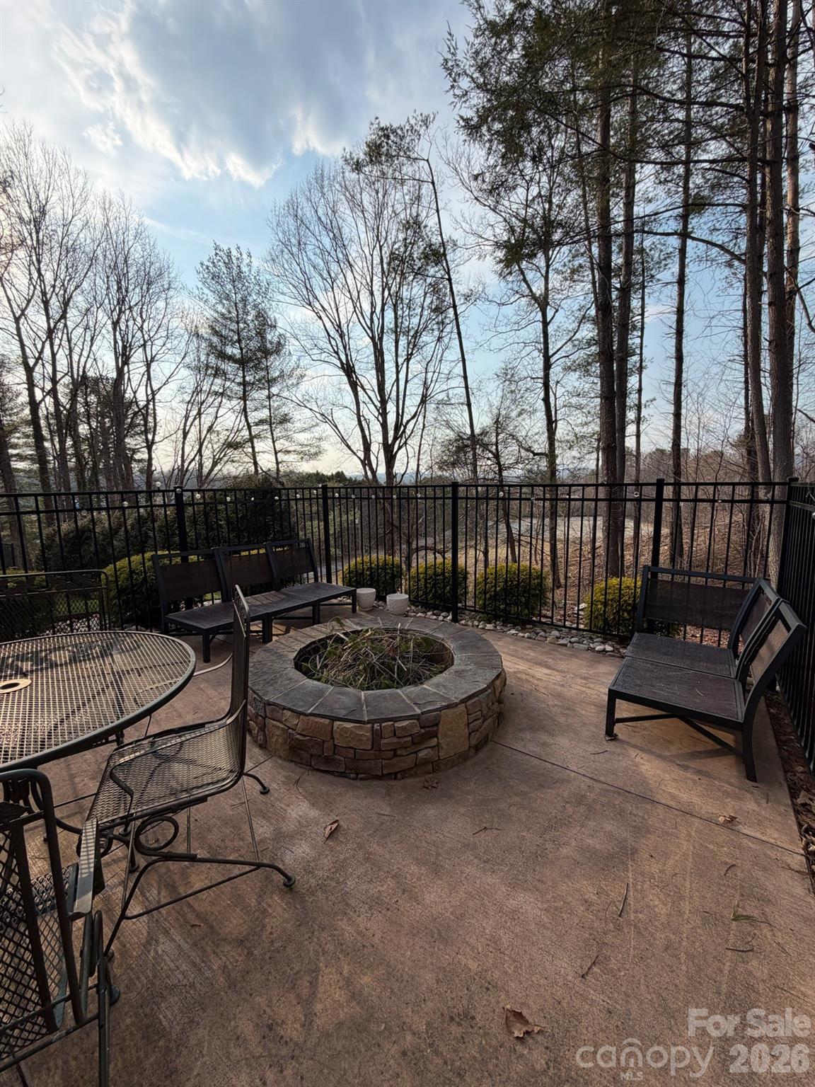 236 Robinwood Circle NE