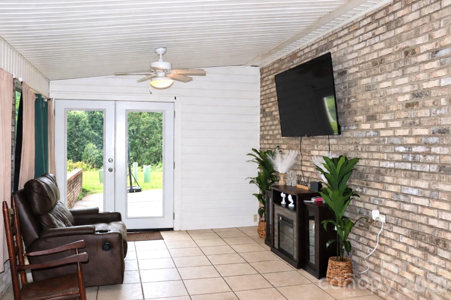 102-116 King Henry Lane