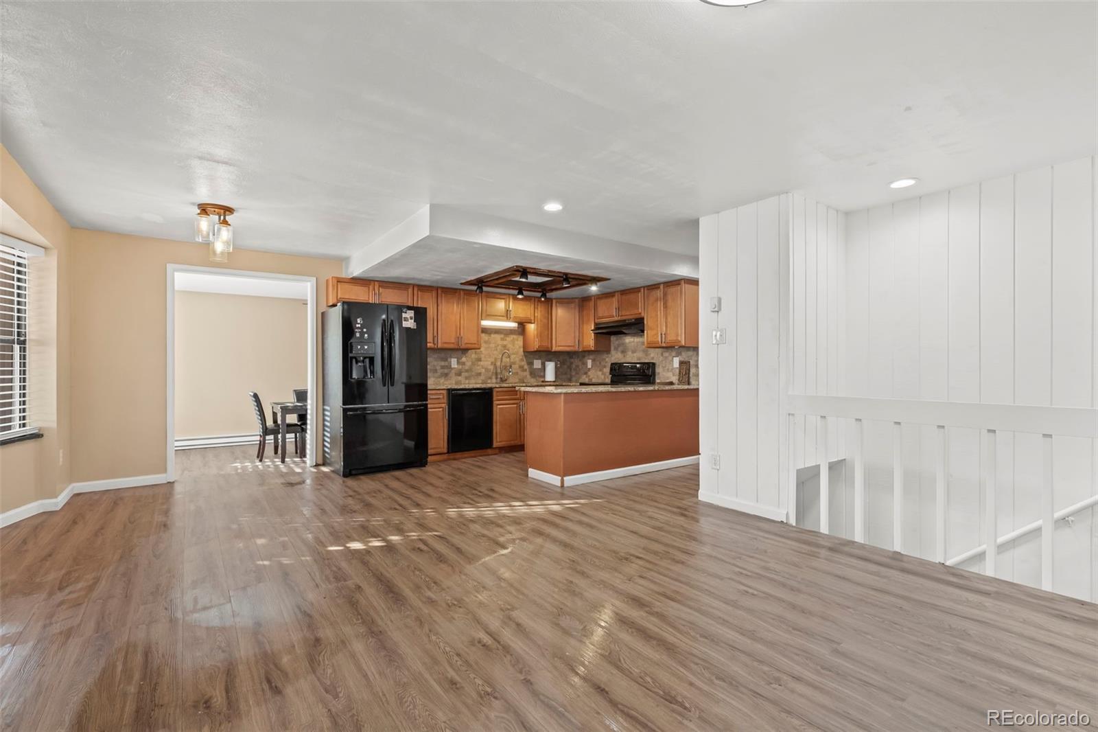2253 S Oakland Way