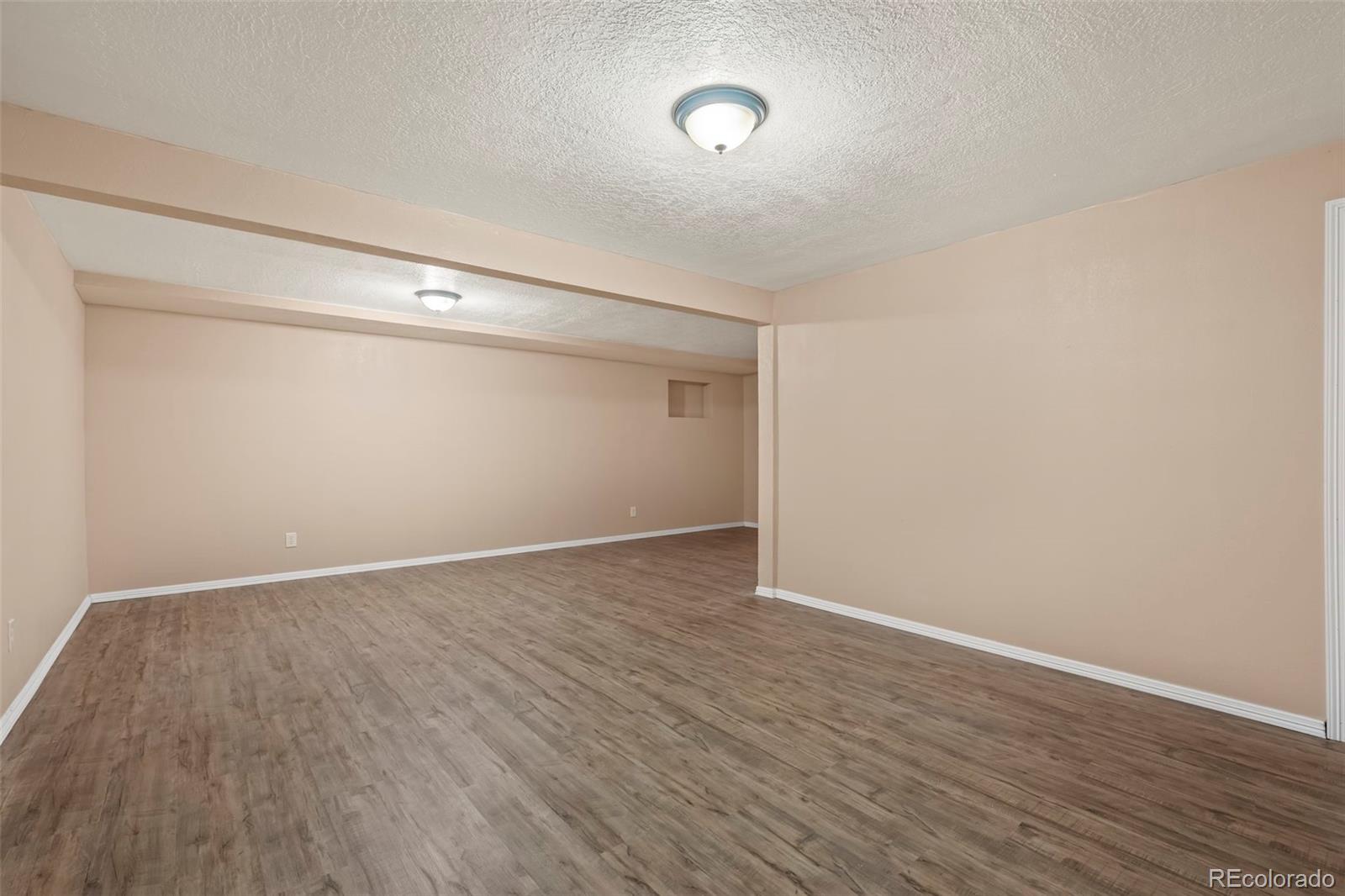 2253 S Oakland Way