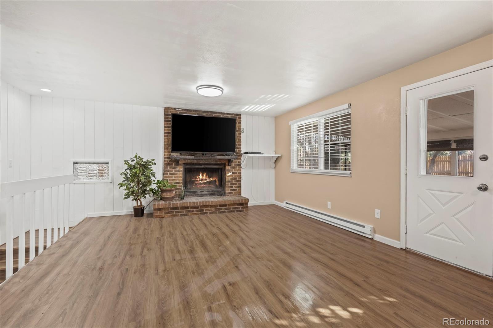 2253 S Oakland Way
