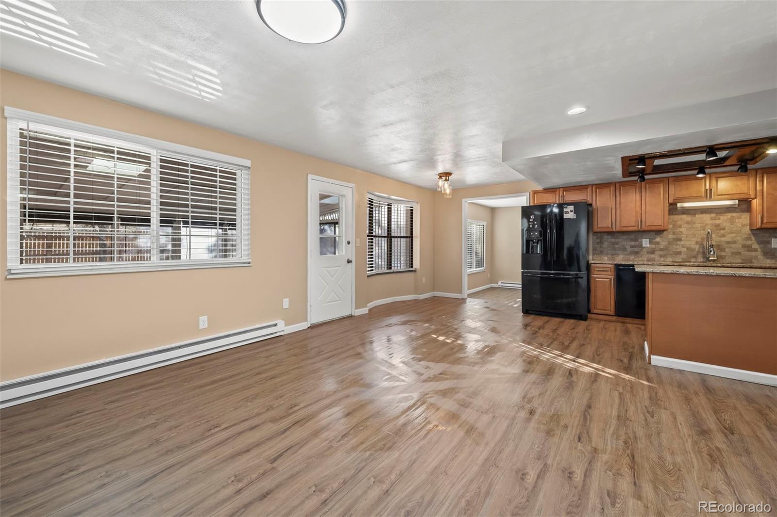 2253 S Oakland Way