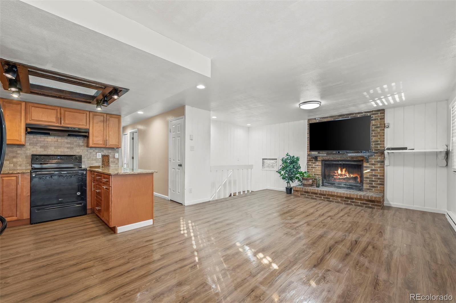2253 S Oakland Way