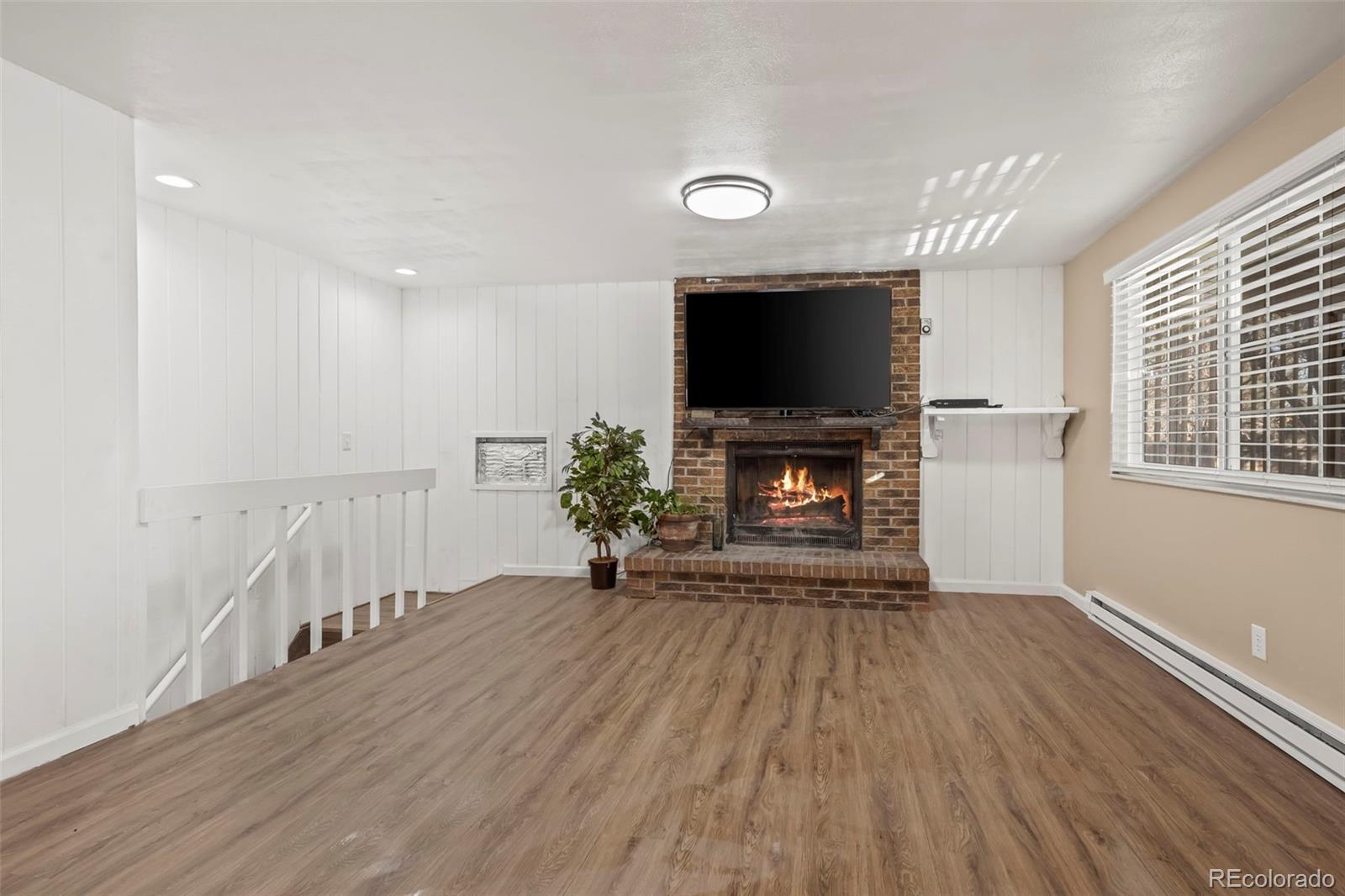 2253 S Oakland Way
