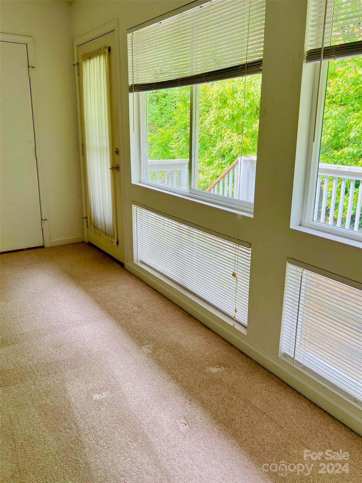 1402 Hyde Park Drive