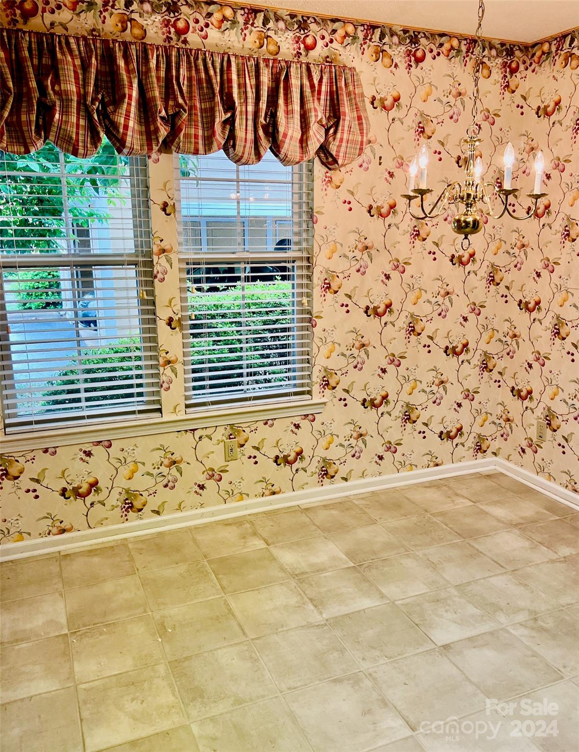 1402 Hyde Park Drive