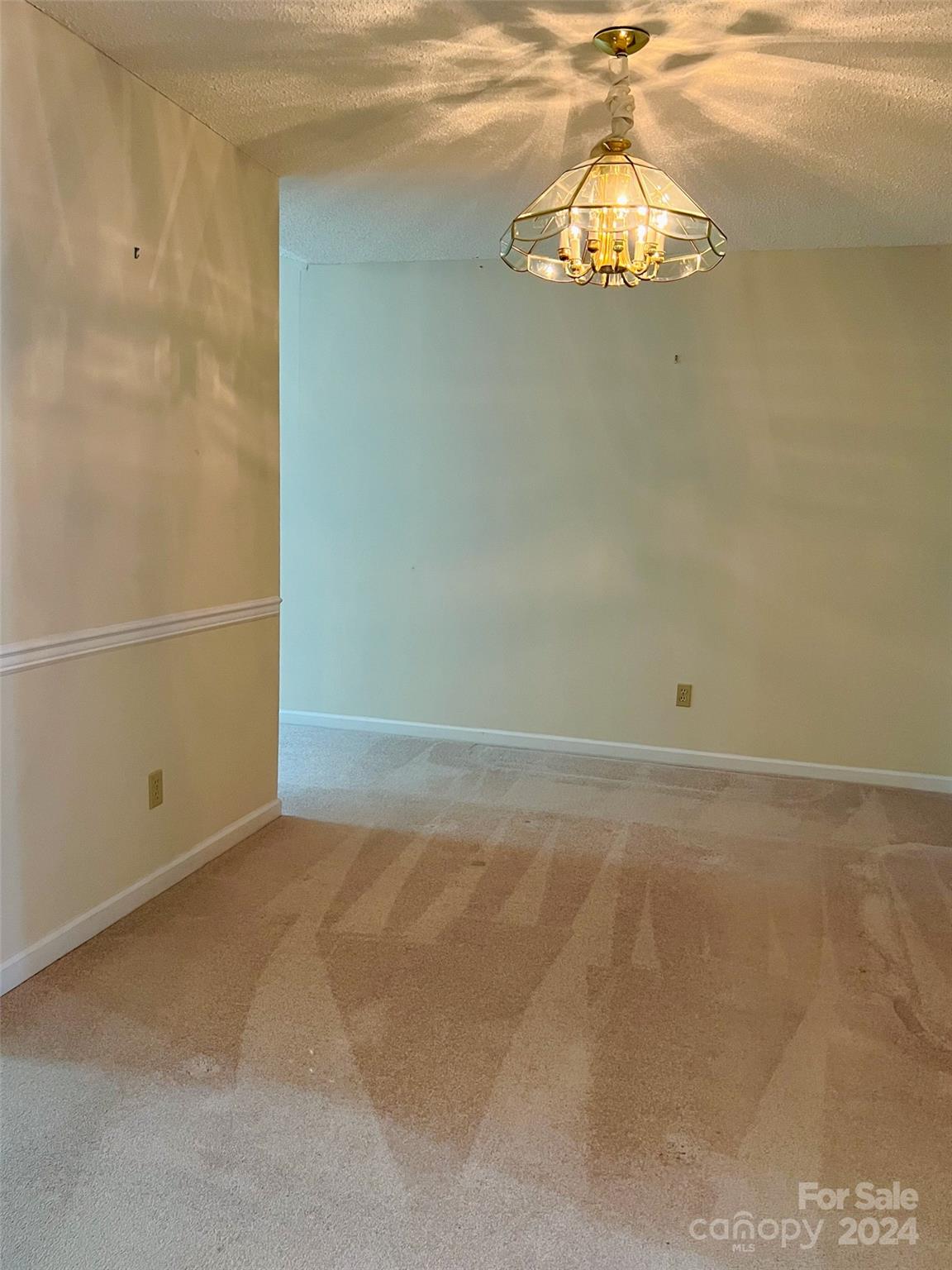 1402 Hyde Park Drive