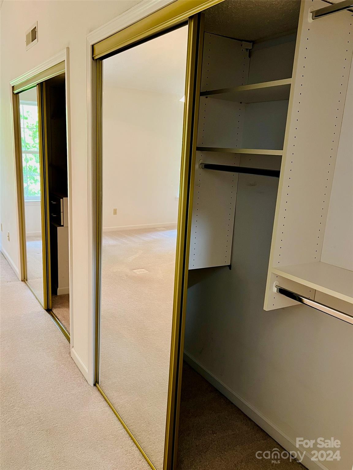 1402 Hyde Park Drive