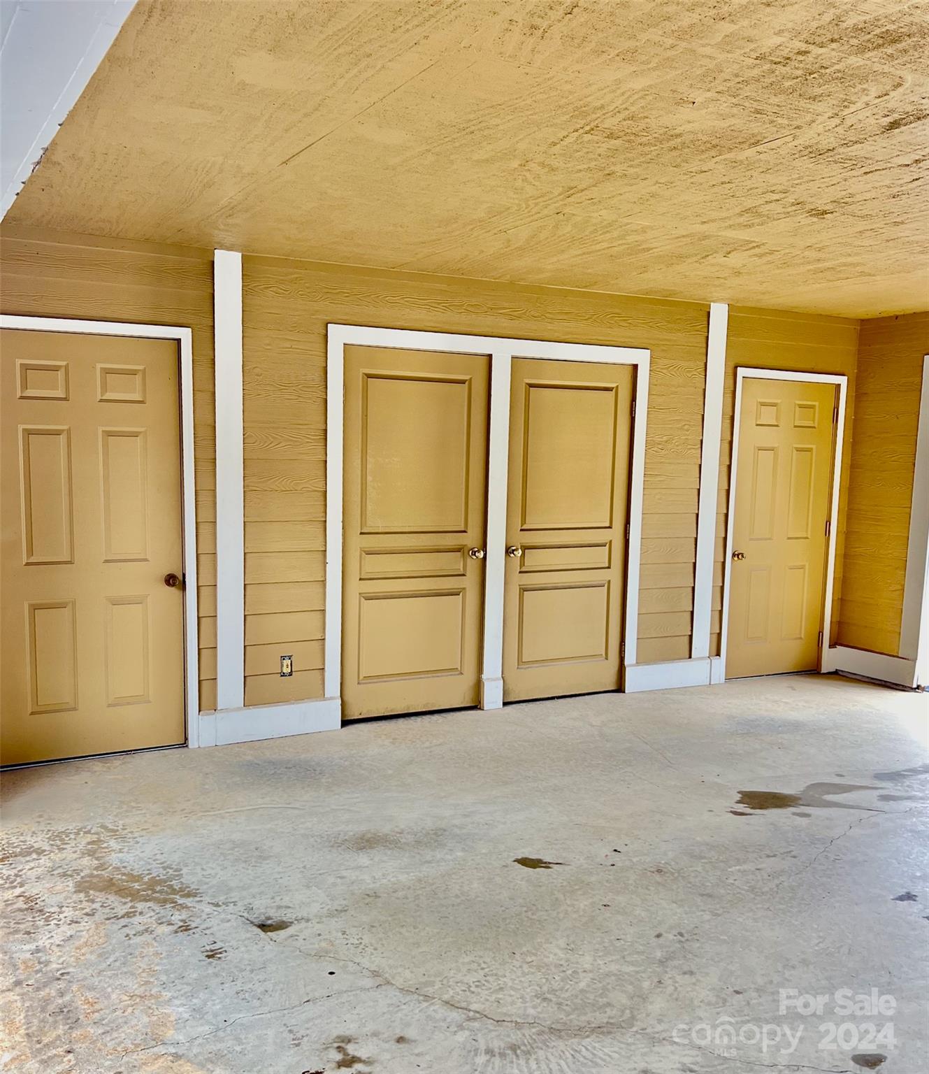 1402 Hyde Park Drive