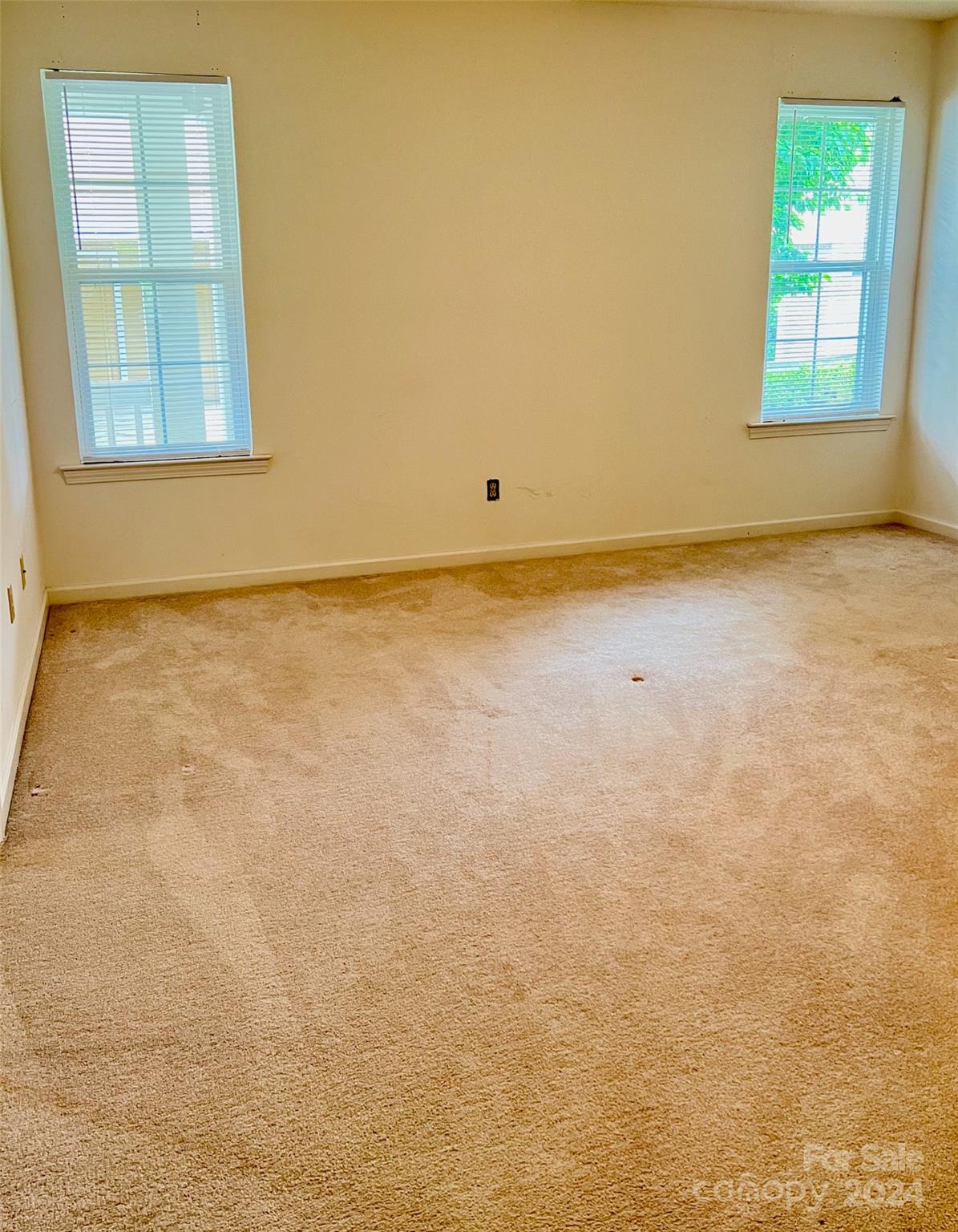 1402 Hyde Park Drive