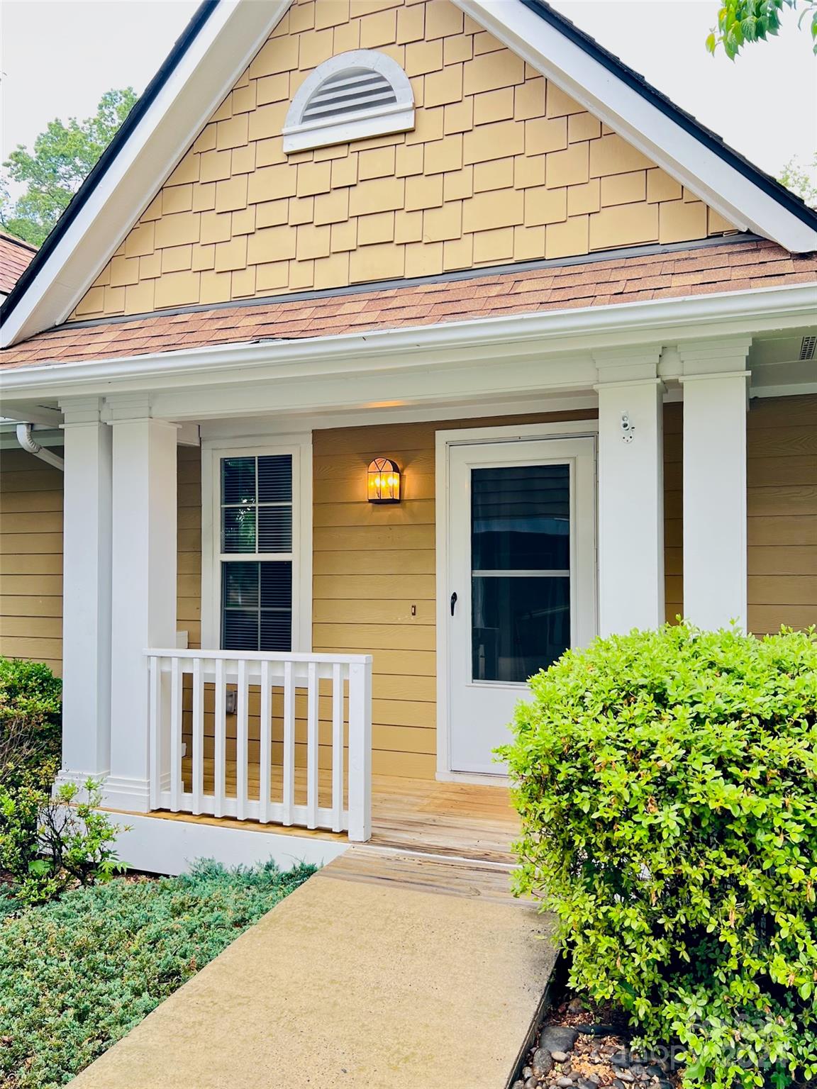 1402 Hyde Park Drive