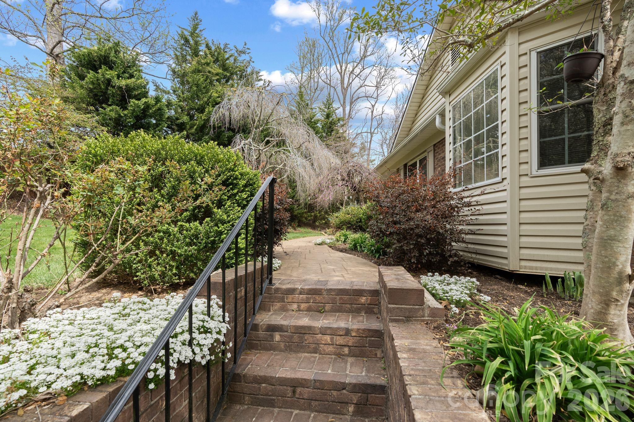 432 Hunters Glen Lane